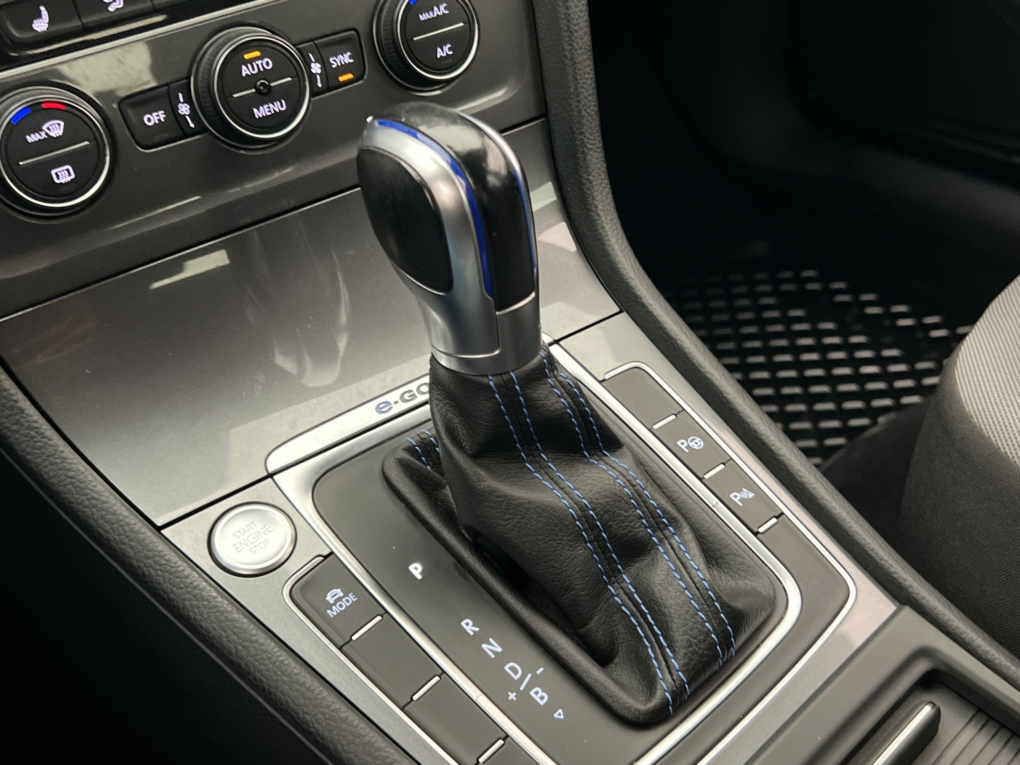 Volkswagen E-Golf 2016 - miniatyr 21