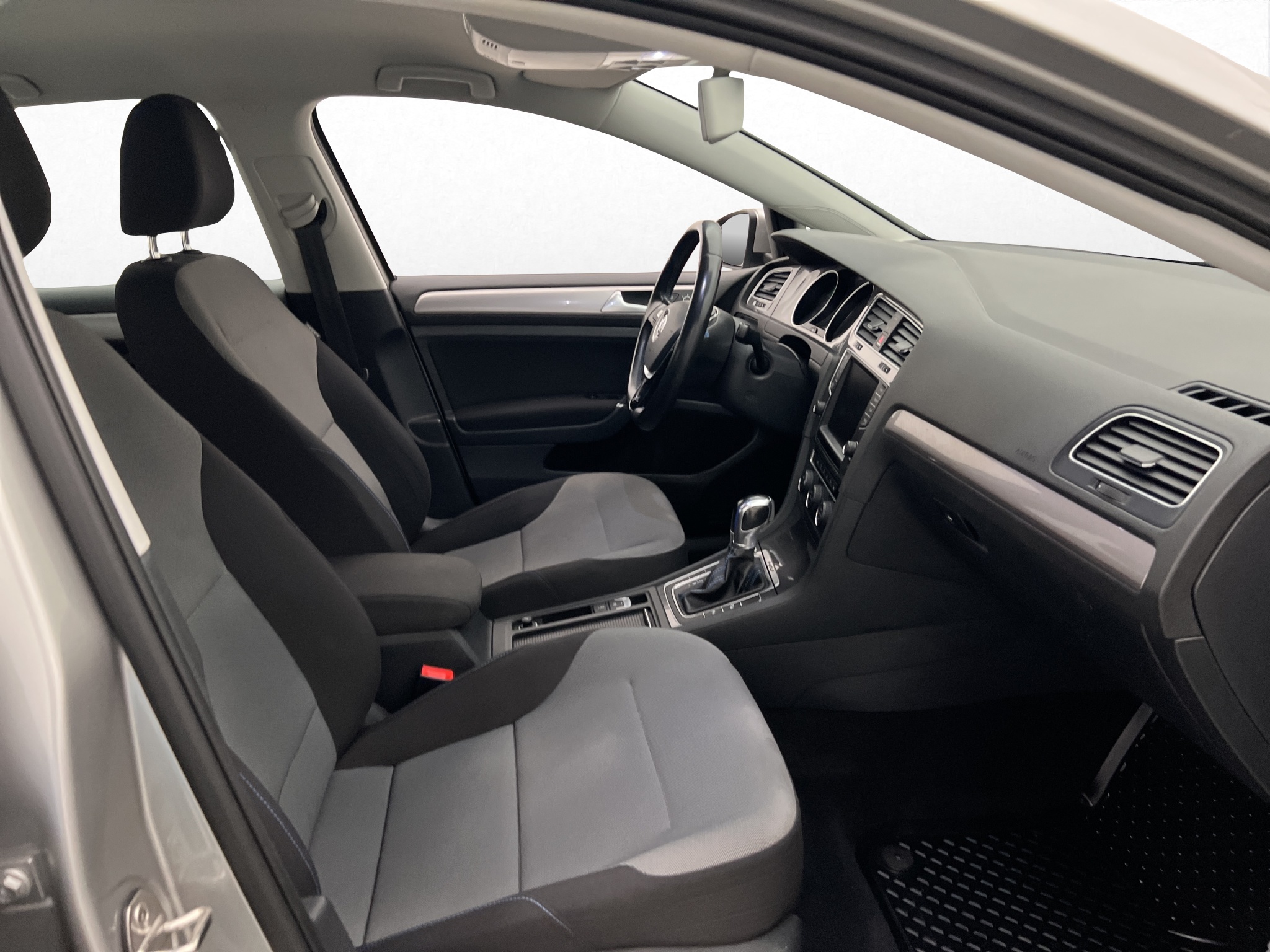 Volkswagen E-Golf 2016 - miniatyr 22