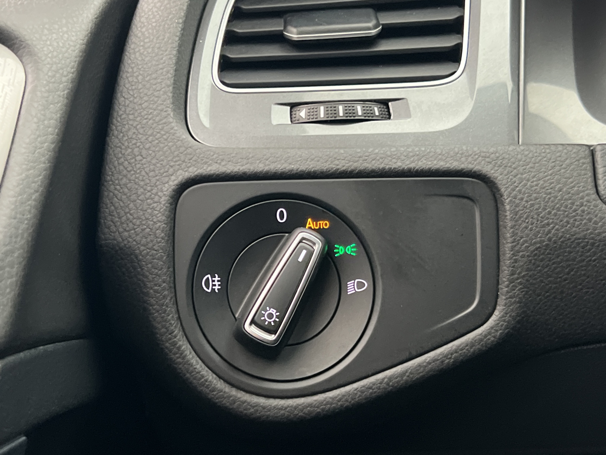 Volkswagen E-Golf 2016 - miniatyr 10