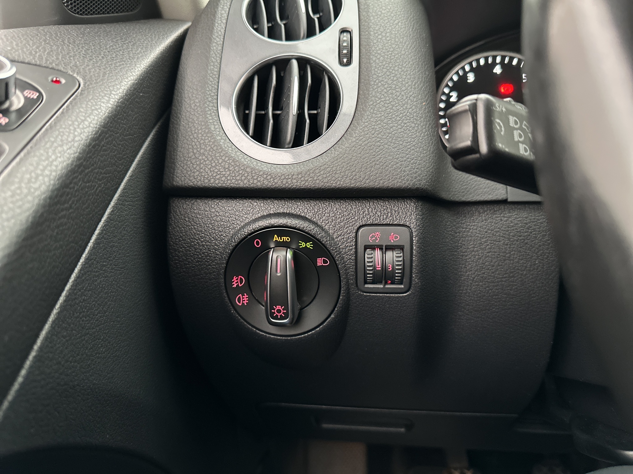 Volkswagen Tiguan 2013 - miniatyr 10
