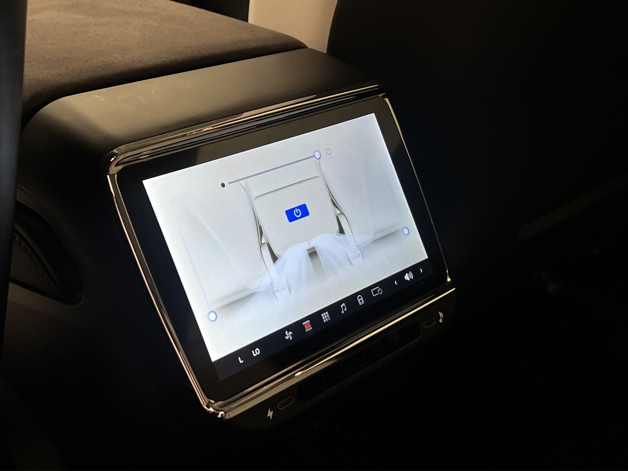 Tesla Model Y 2024 - miniatyr 26