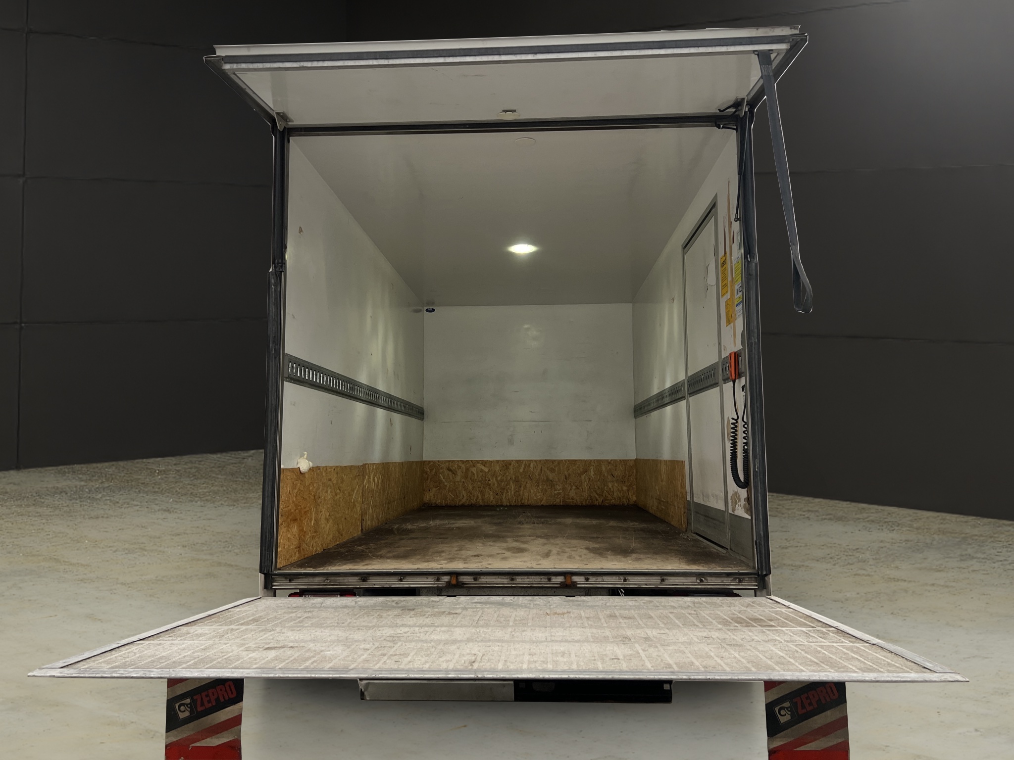 Iveco Daily 2021 - miniatyr 4
