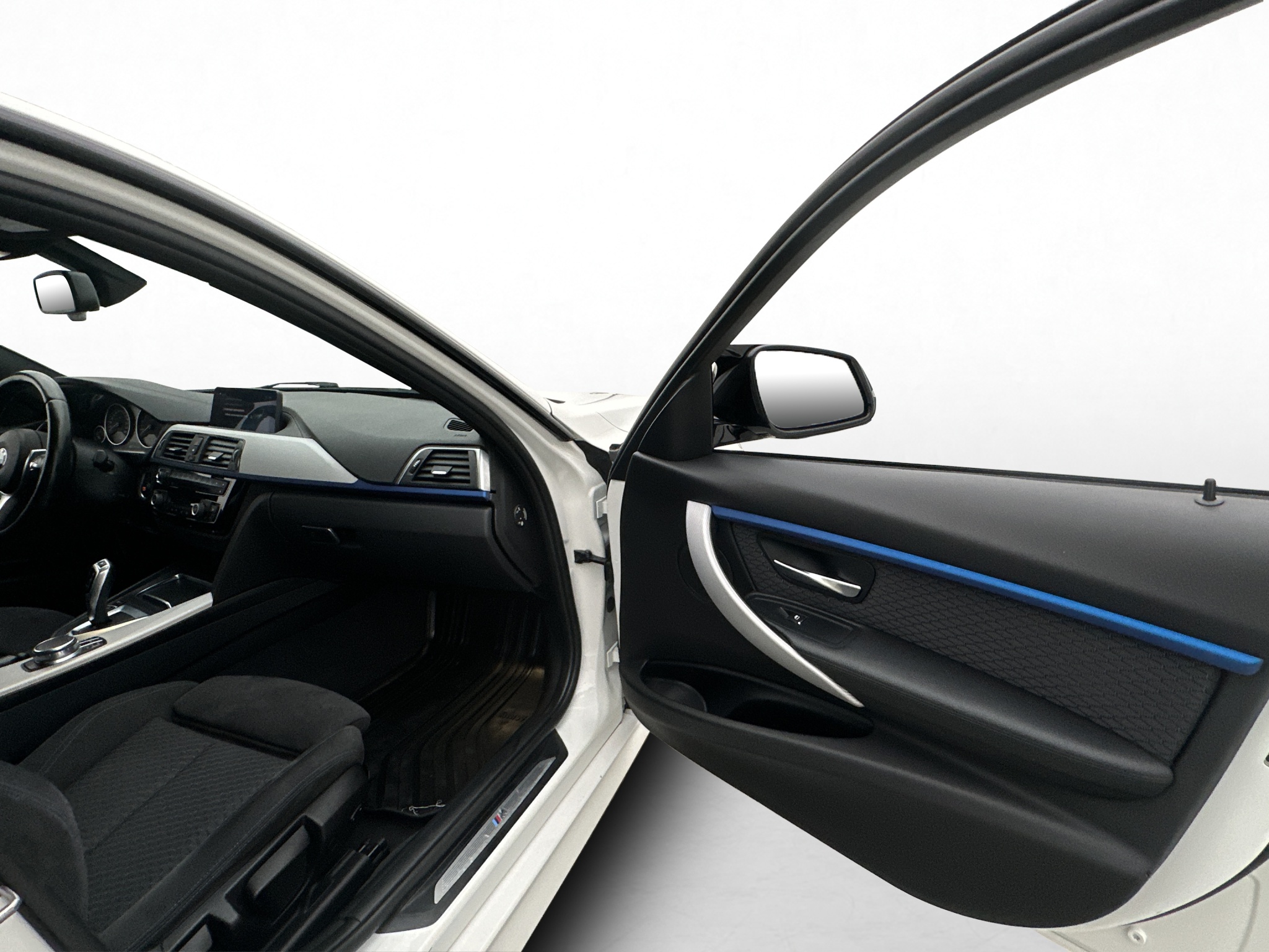 Bmw 330e 2018 - miniatyr 25