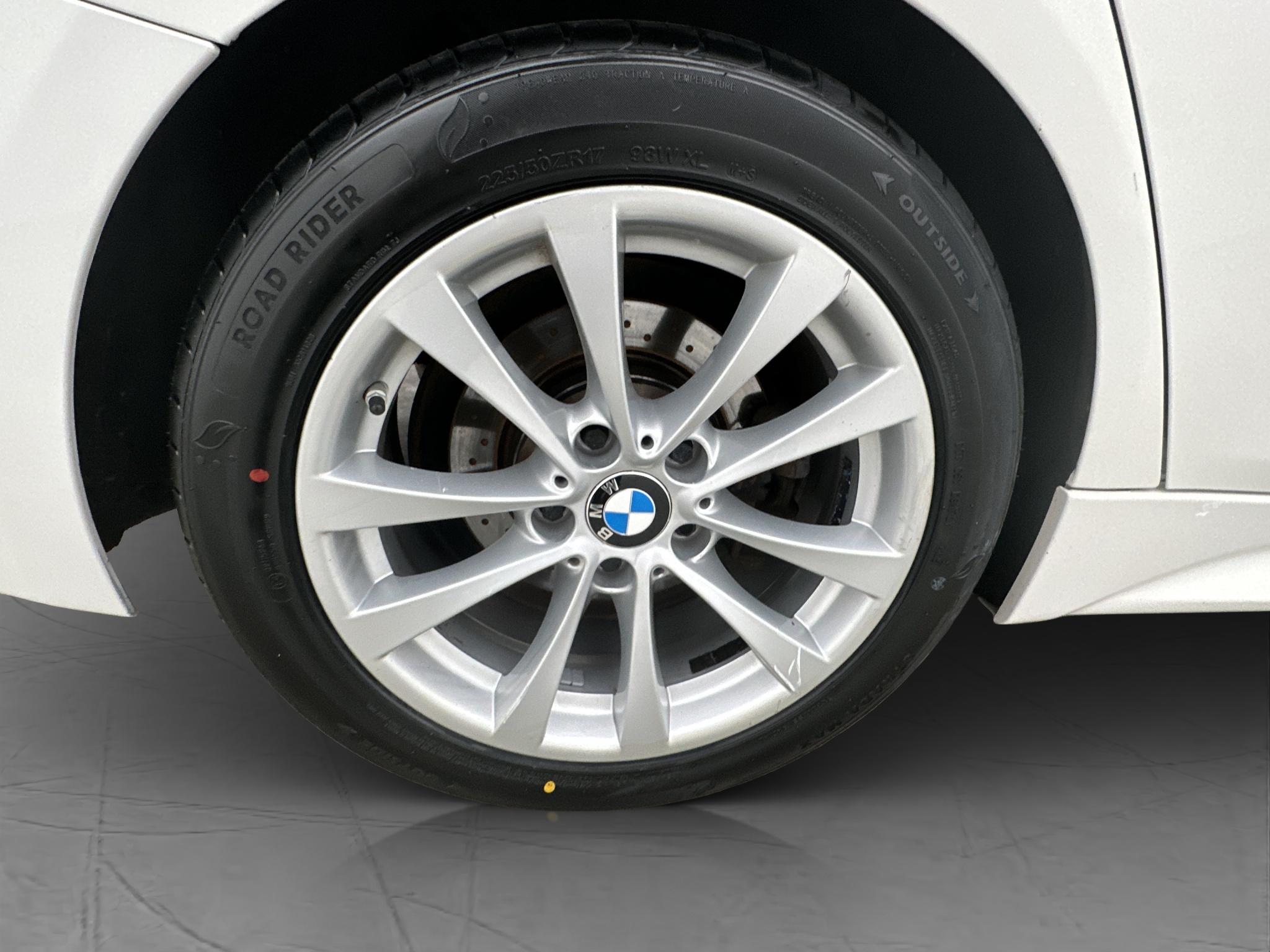 Bmw 330e 2018 - miniatyr 31