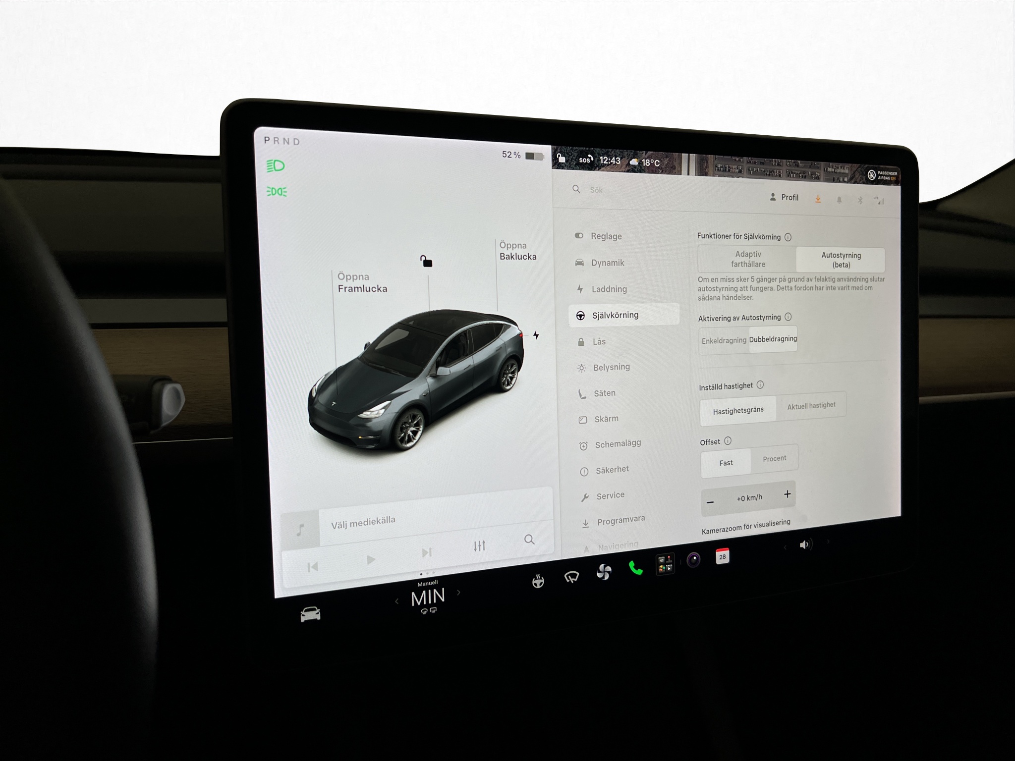 Tesla Model Y 2021 - miniatyr 32