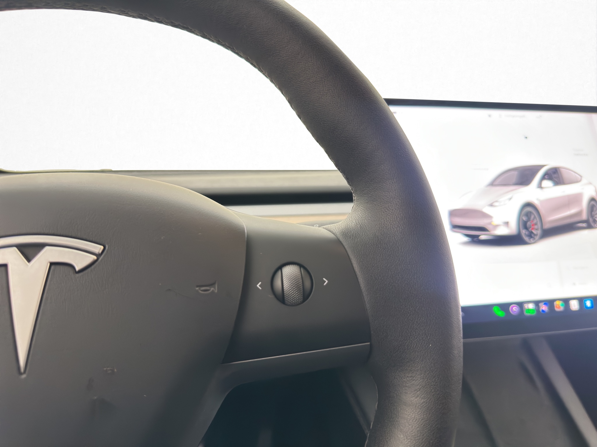 Tesla Model Y 2023 - miniatyr 14