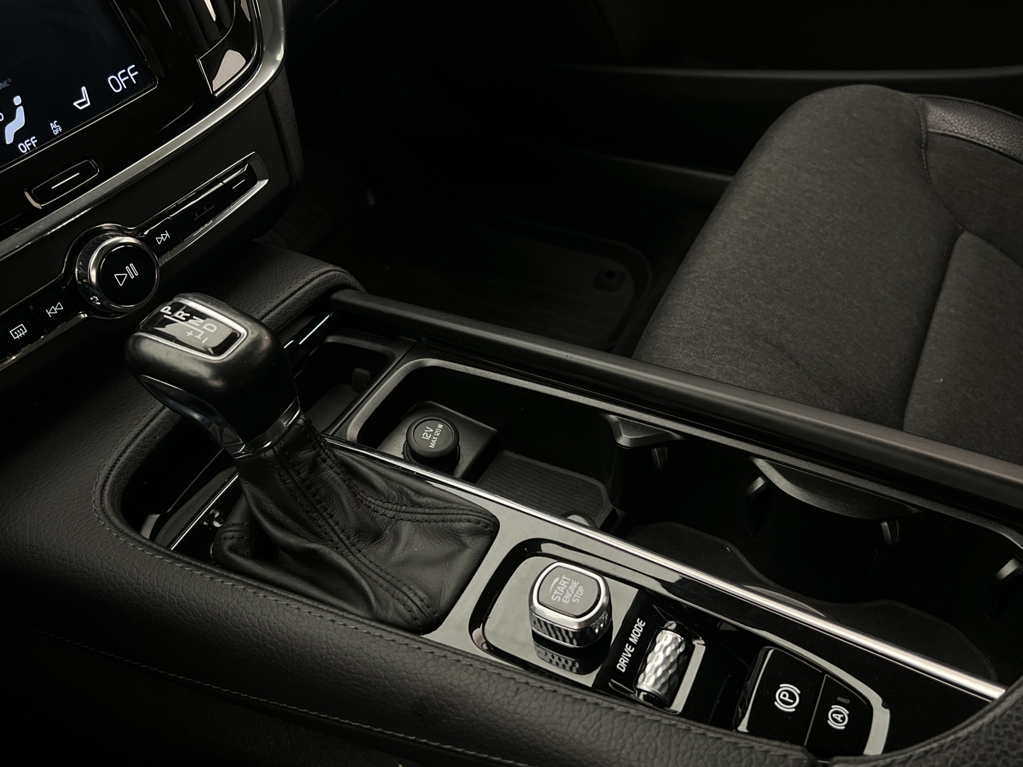 Volvo V90 Cross Country 2019 - miniatyr 28