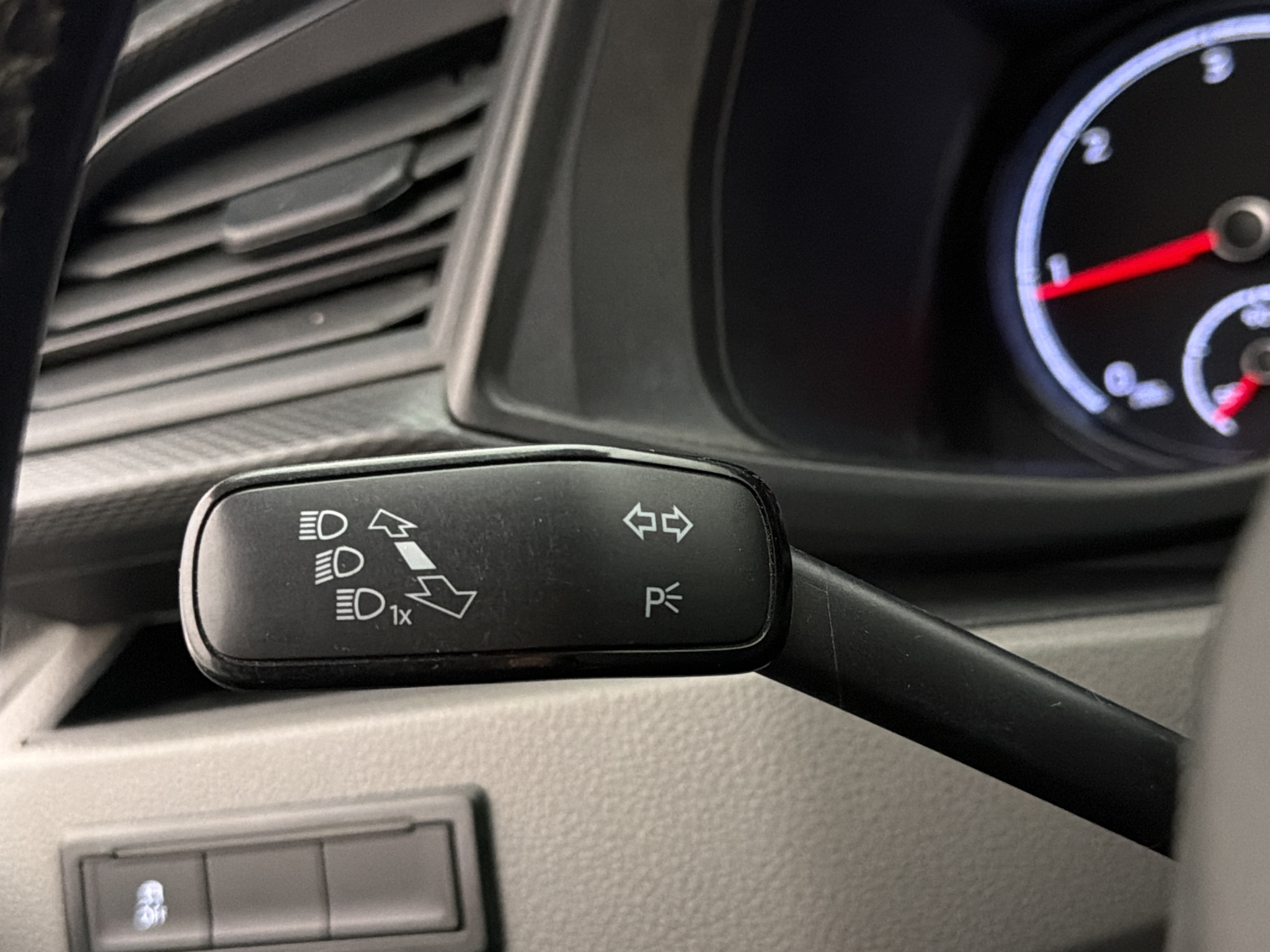 Volkswagen Transporter 2020 - miniatyr 14
