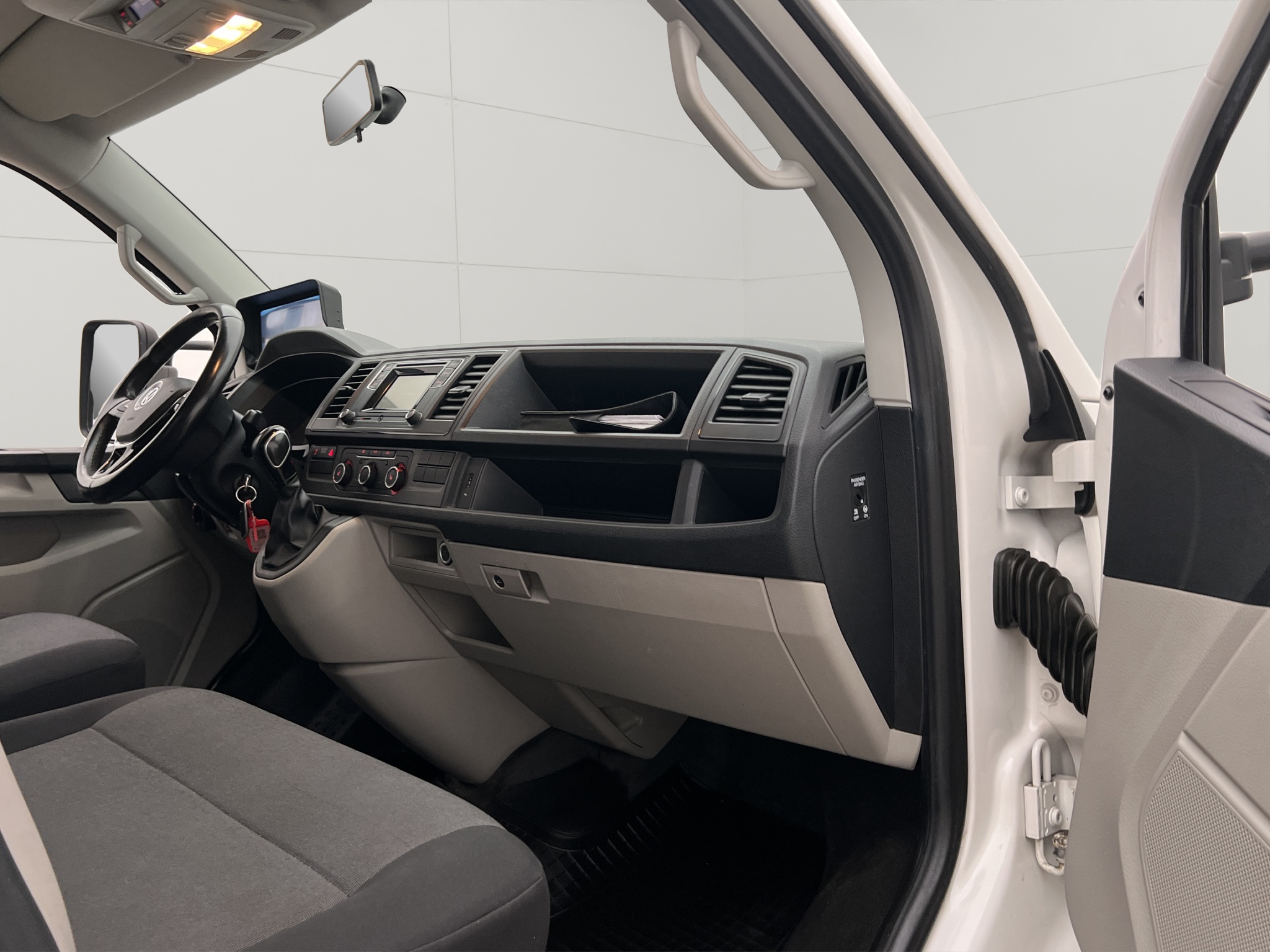 Volkswagen Transporter 2017 - miniatyr 26