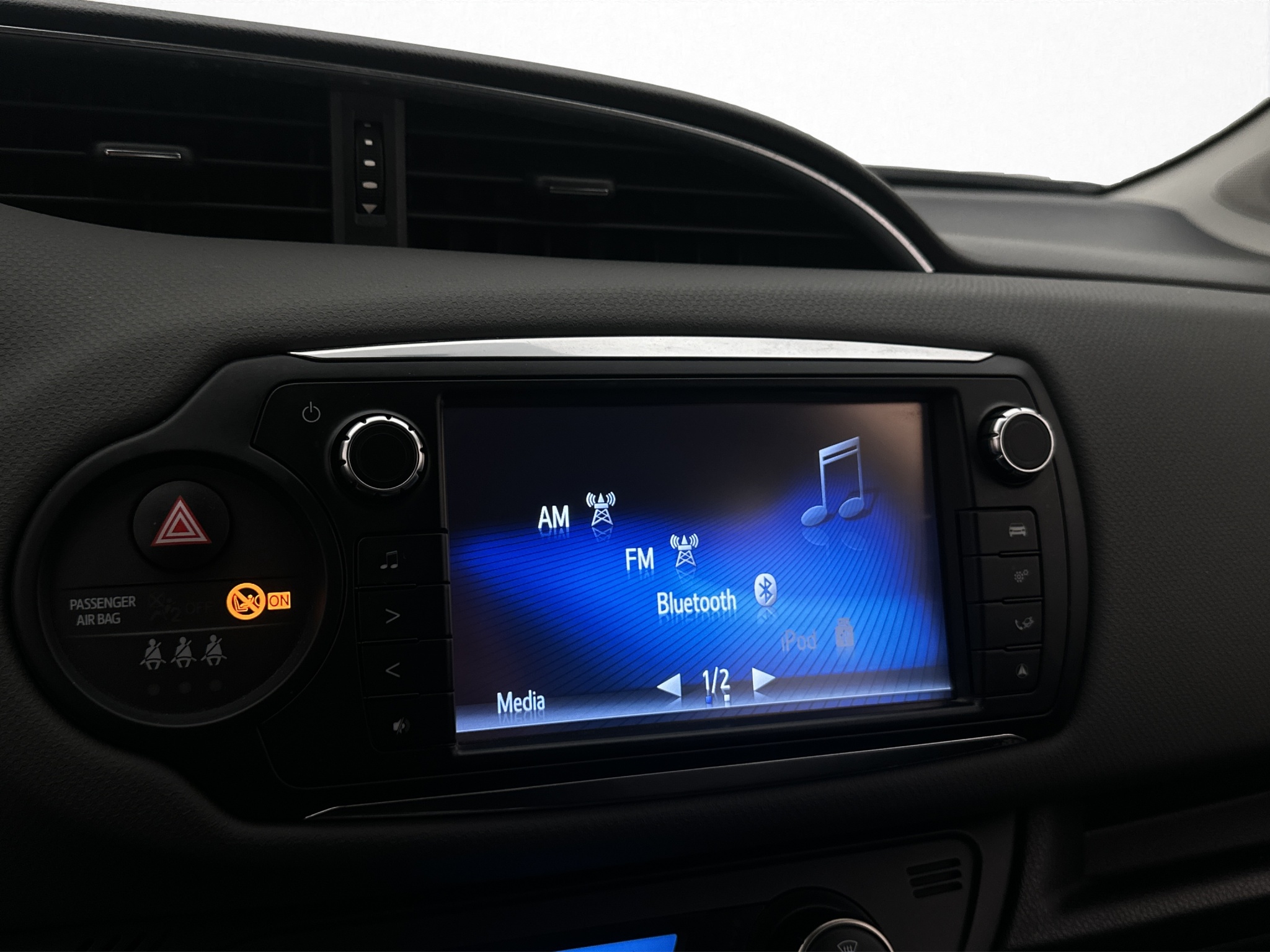 Toyota Yaris 2015 - miniatyr 18