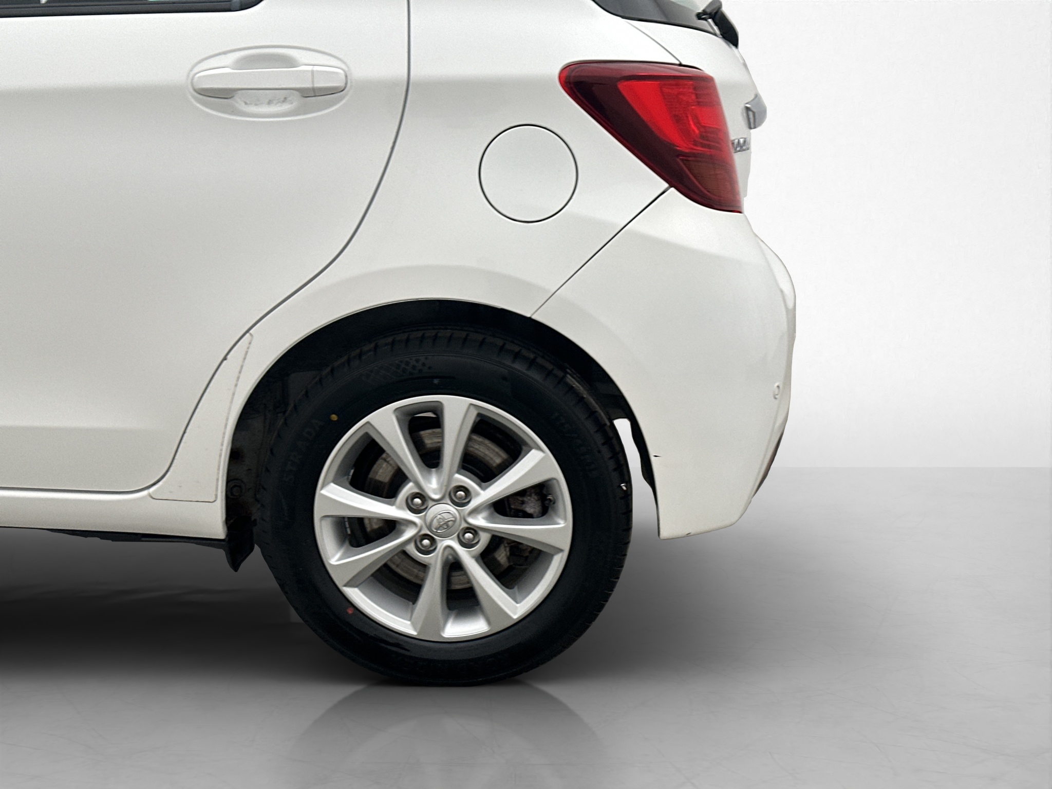 Toyota Yaris 2015 - miniatyr 25