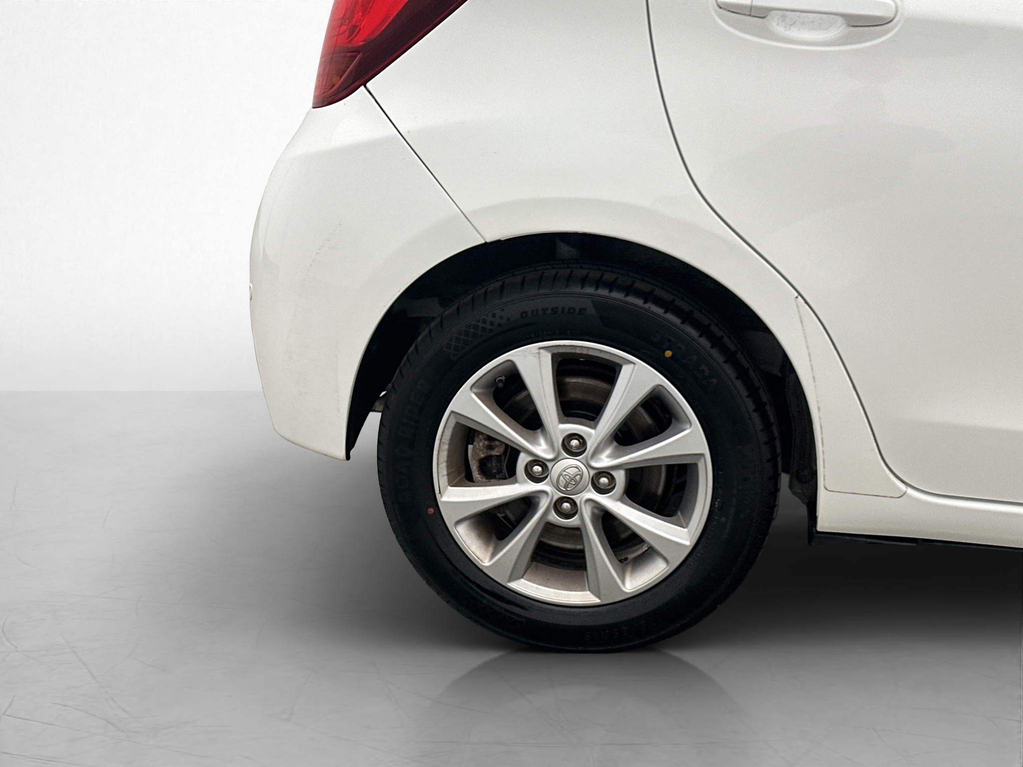 Toyota Yaris 2015 - miniatyr 26