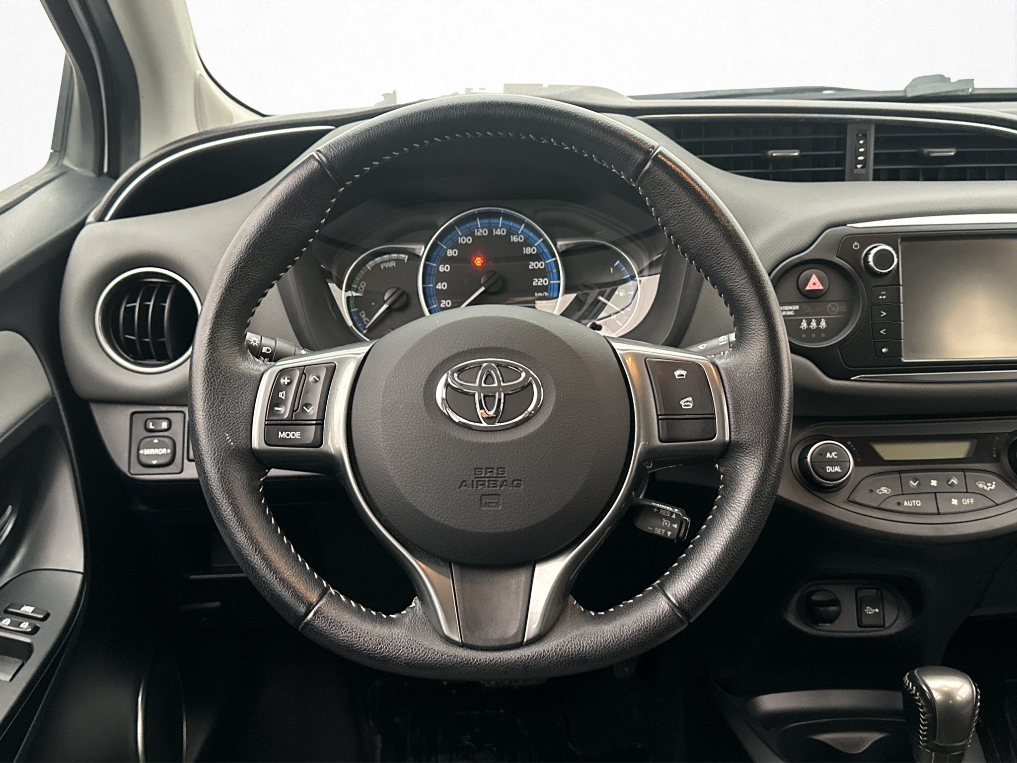 Toyota Yaris 2015 - miniatyr 8