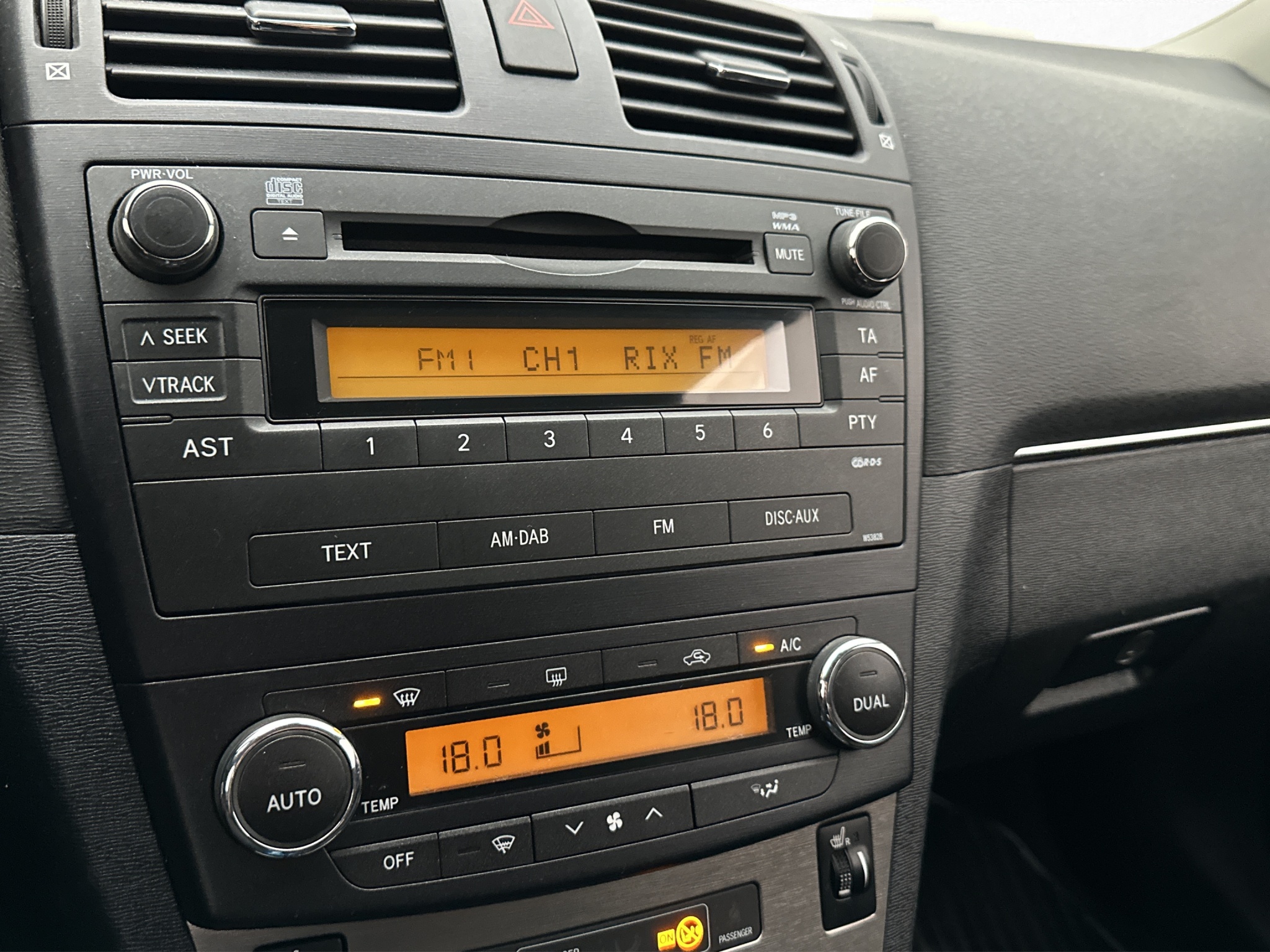 Toyota Avensis 2010 - miniatyr 18