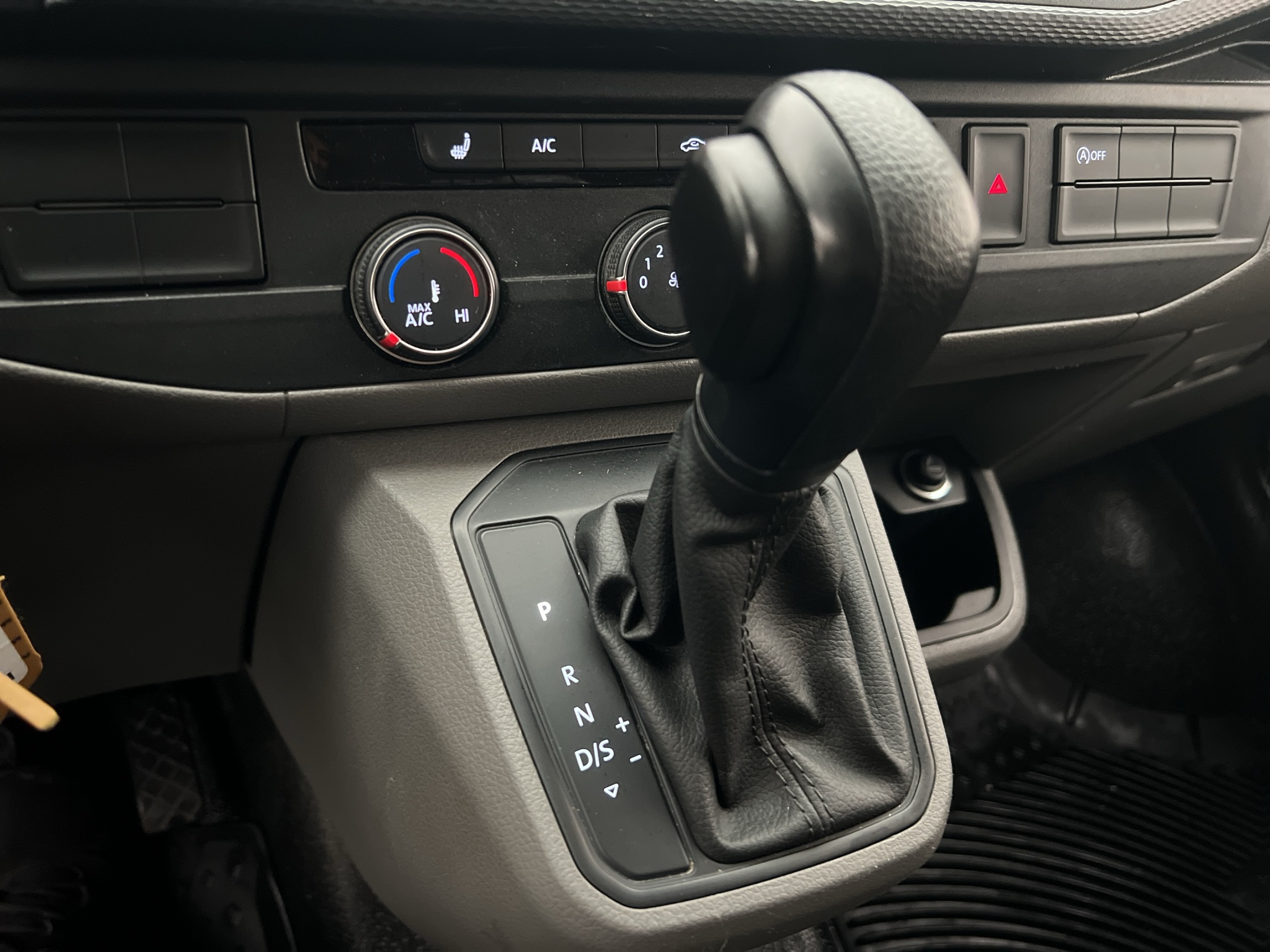 Volkswagen Transporter 2020 - miniatyr 26
