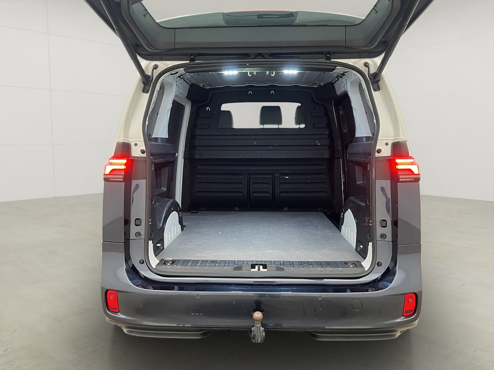 Volkswagen ID. Buzz Cargo 2023 - miniatyr 2