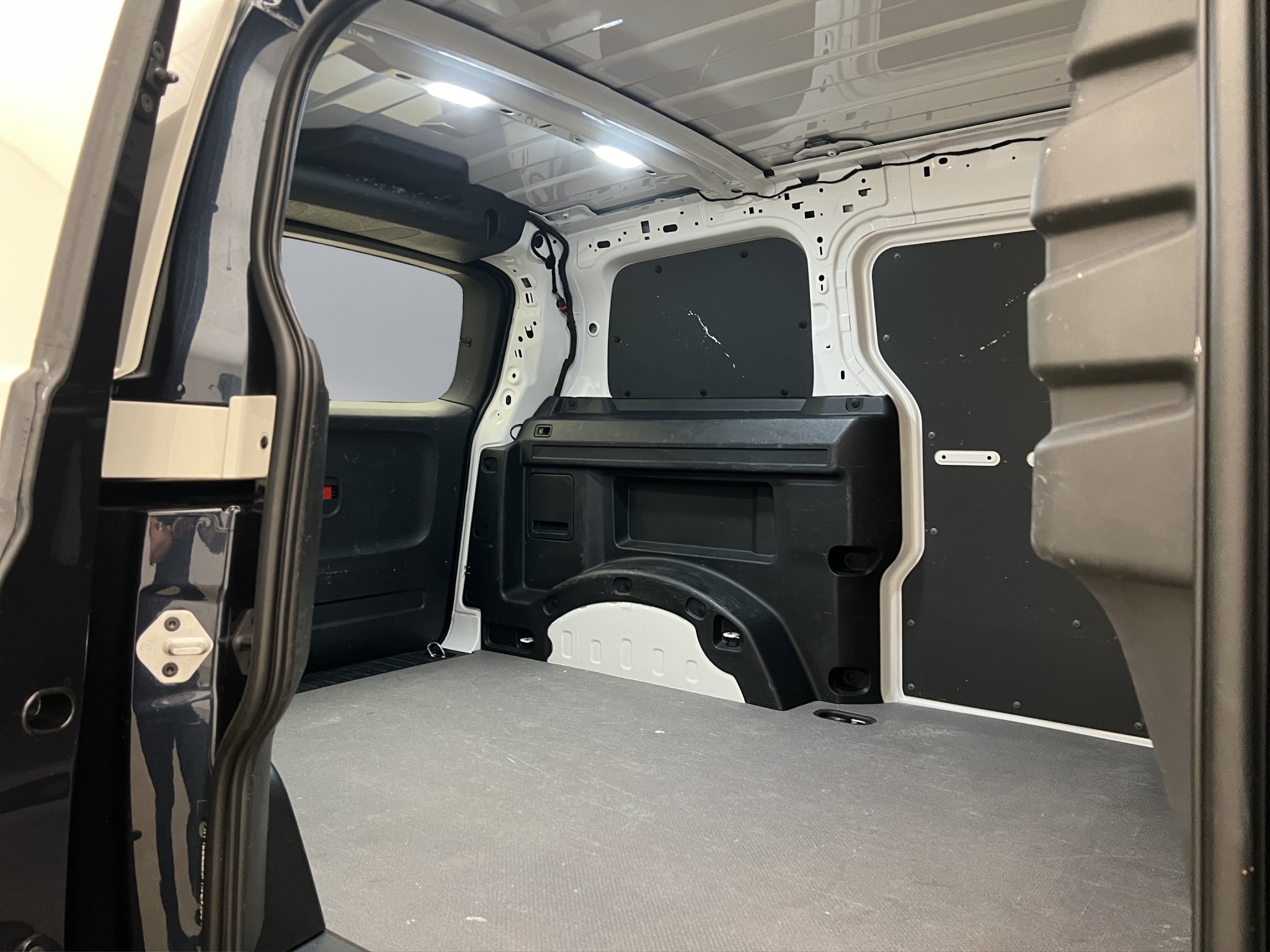 Volkswagen ID. Buzz Cargo 2023 - miniatyr 8