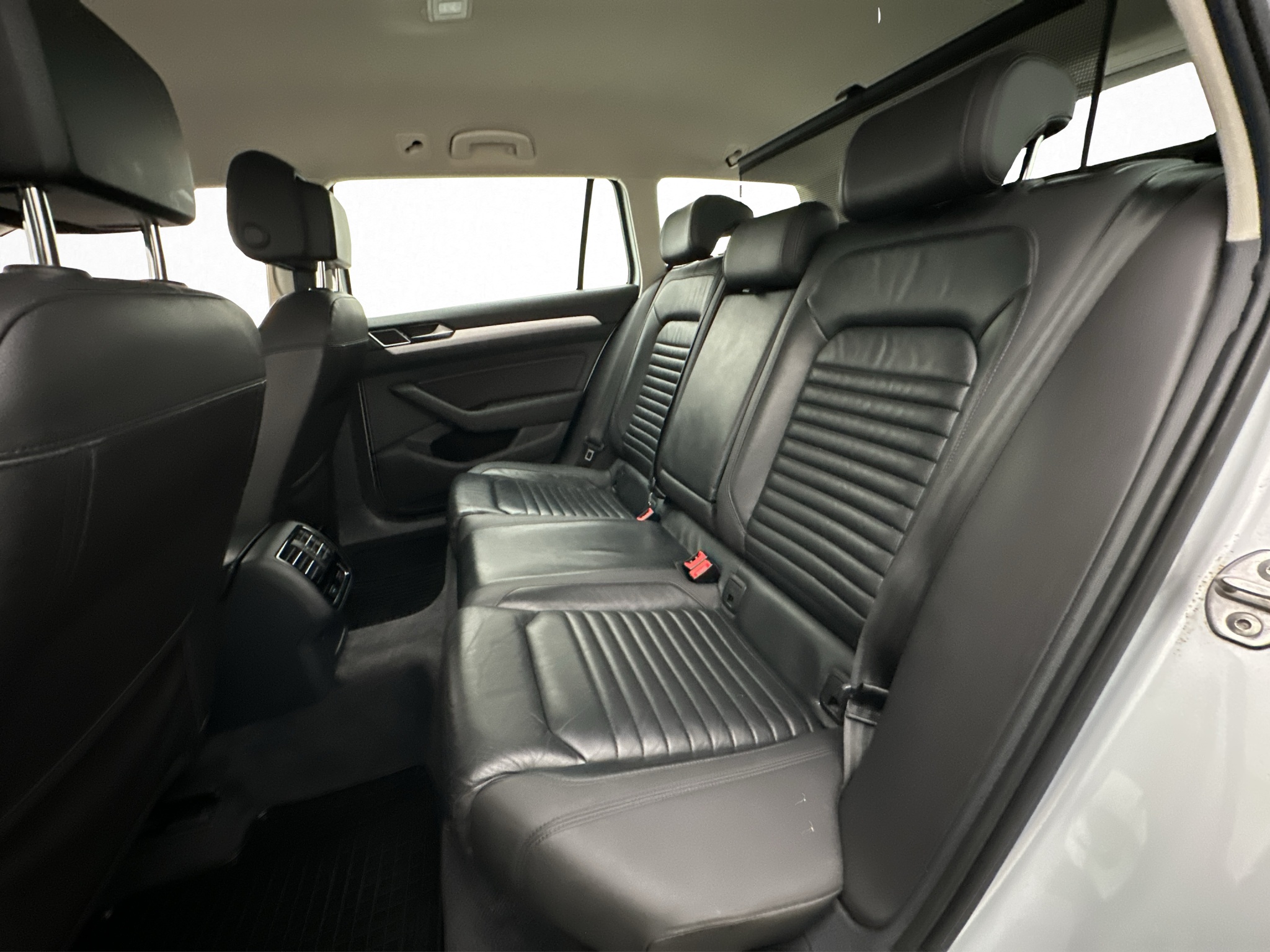 Volkswagen Passat 2015 - miniatyr 25