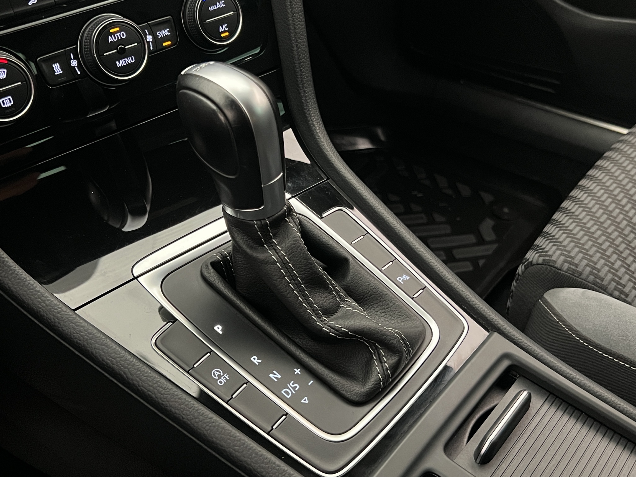 Volkswagen Golf 2019 - miniatyr 20