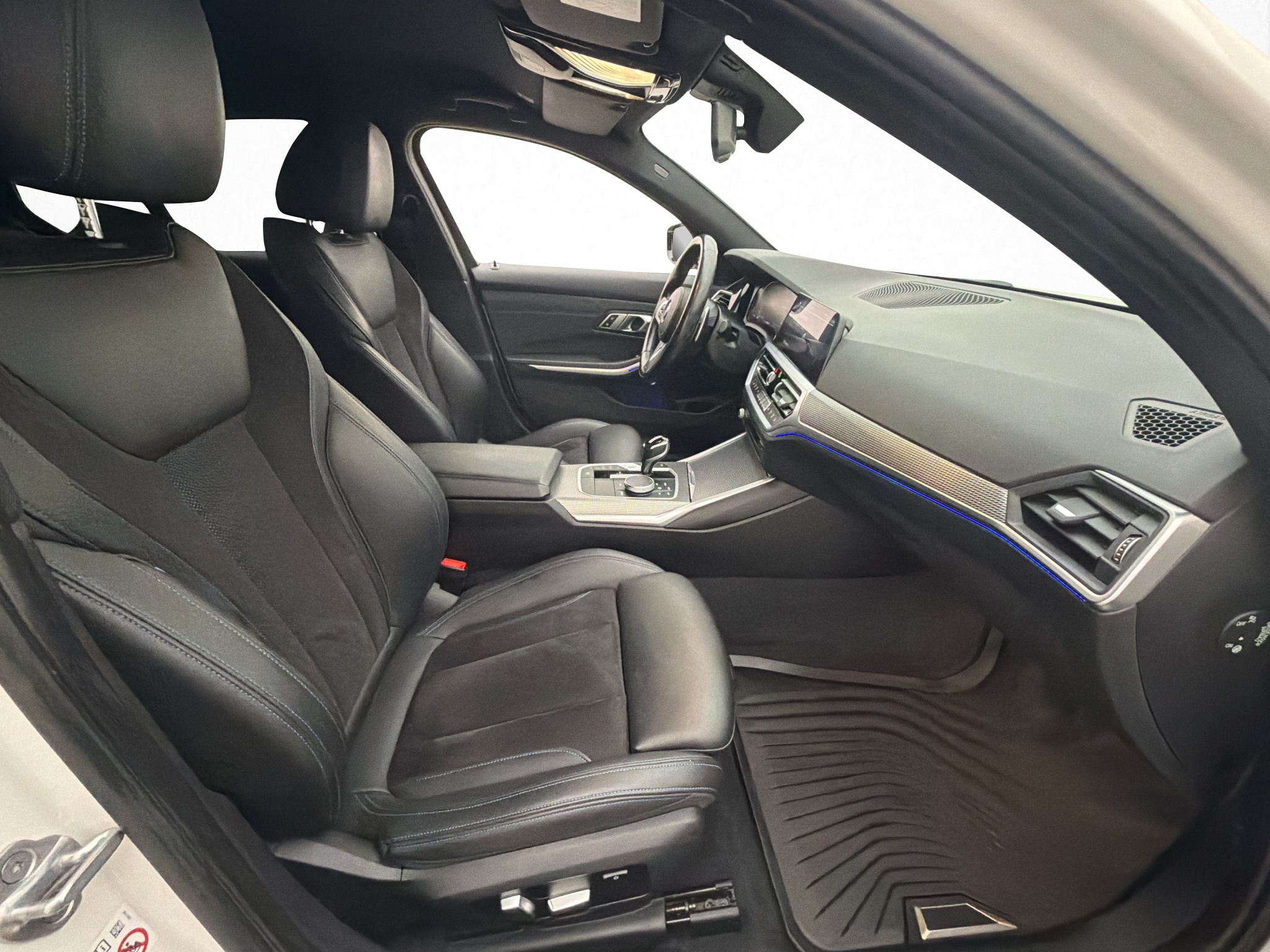 Bmw 330i 2020 - miniatyr 24