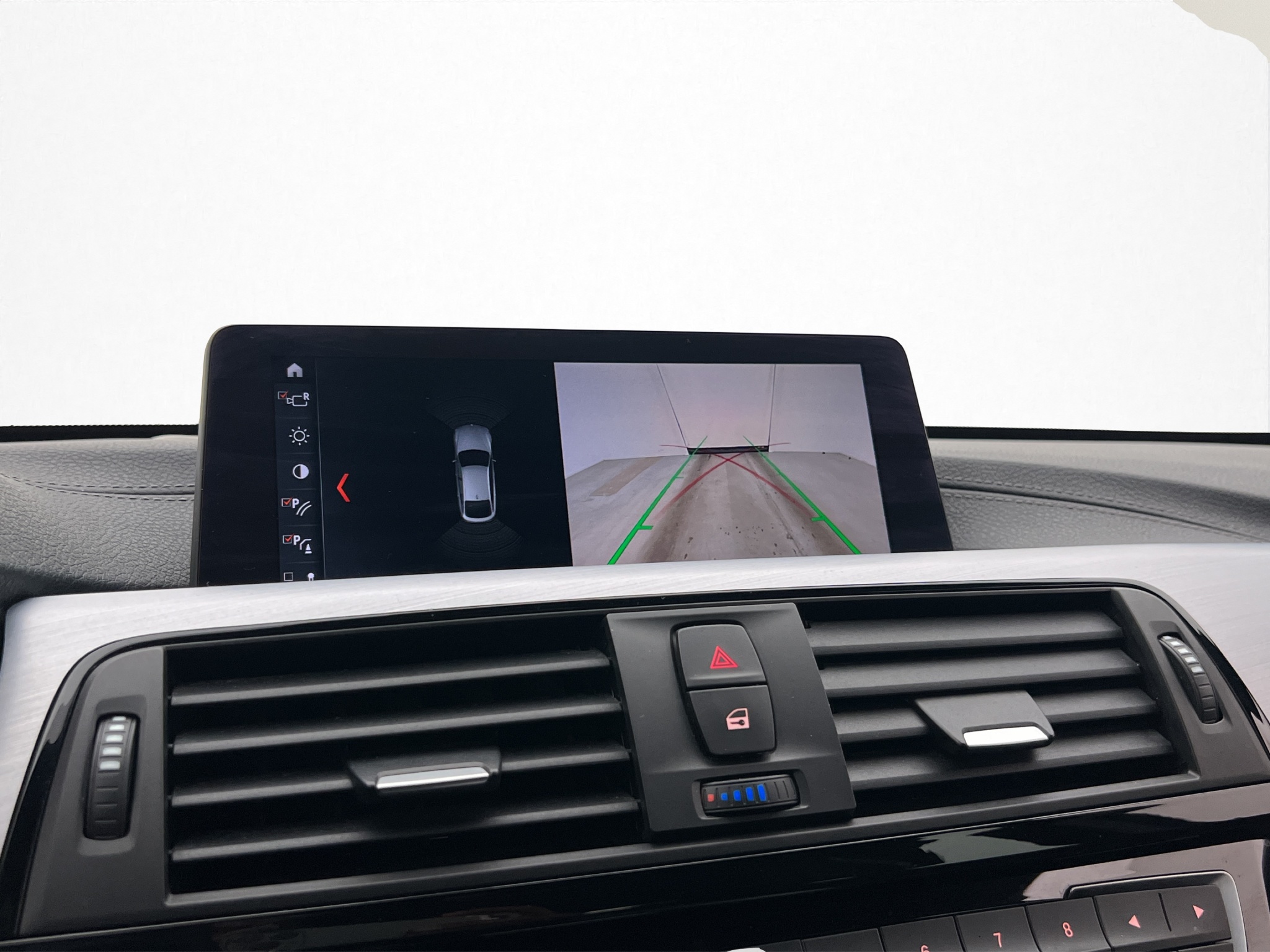 Bmw 330i 2018 - miniatyr 18