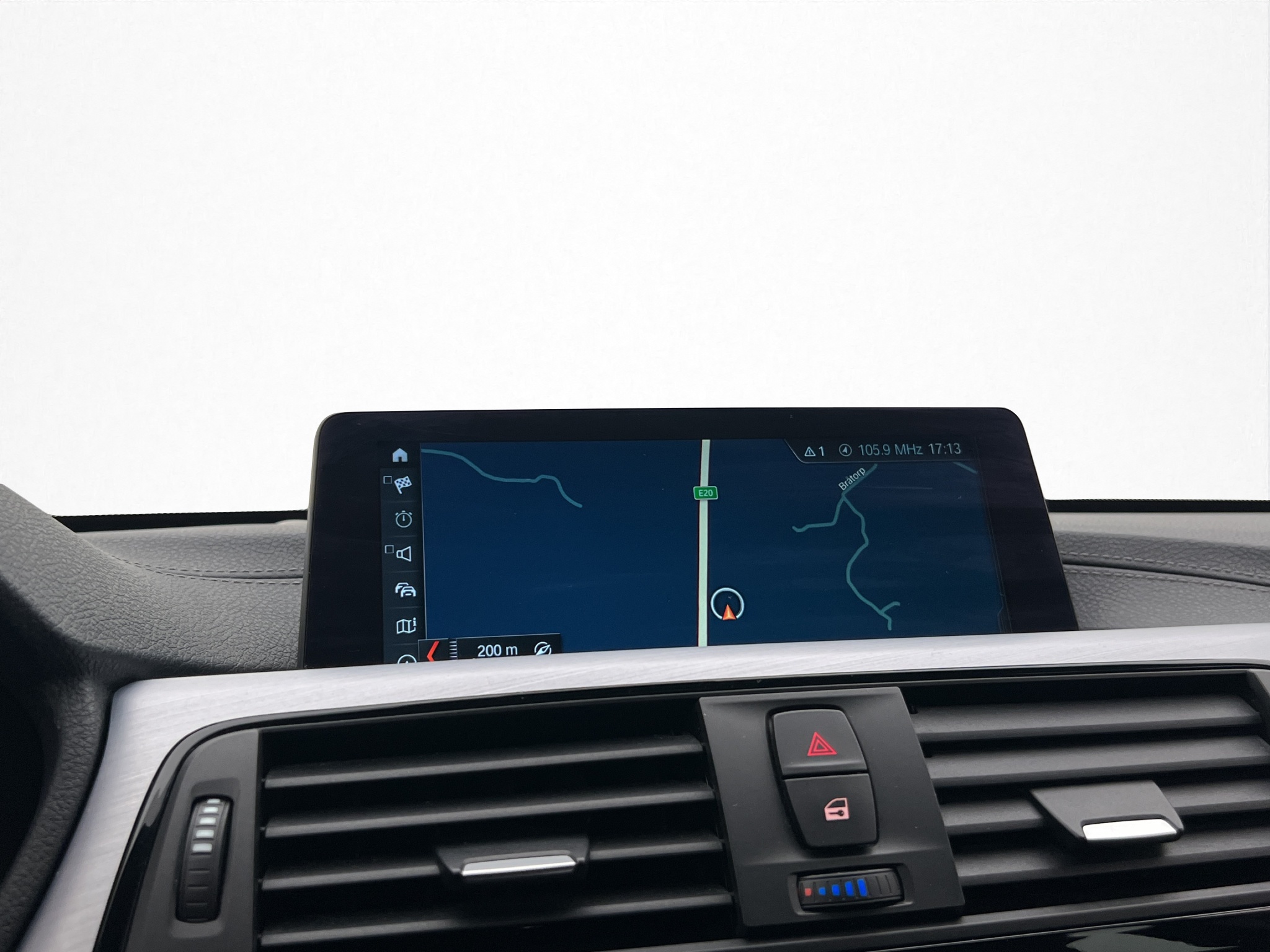 Bmw 330i 2018 - miniatyr 19