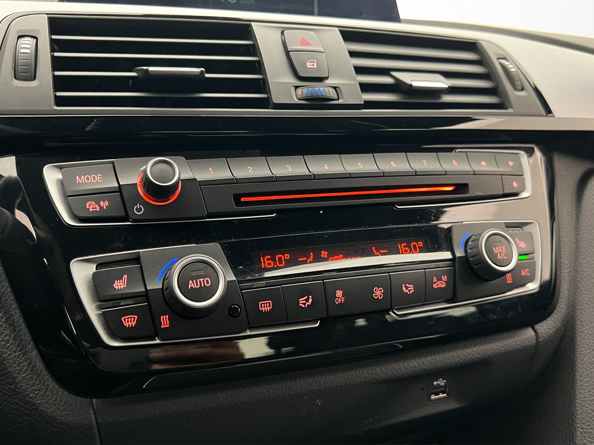 Bmw 330i 2018 - miniatyr 21