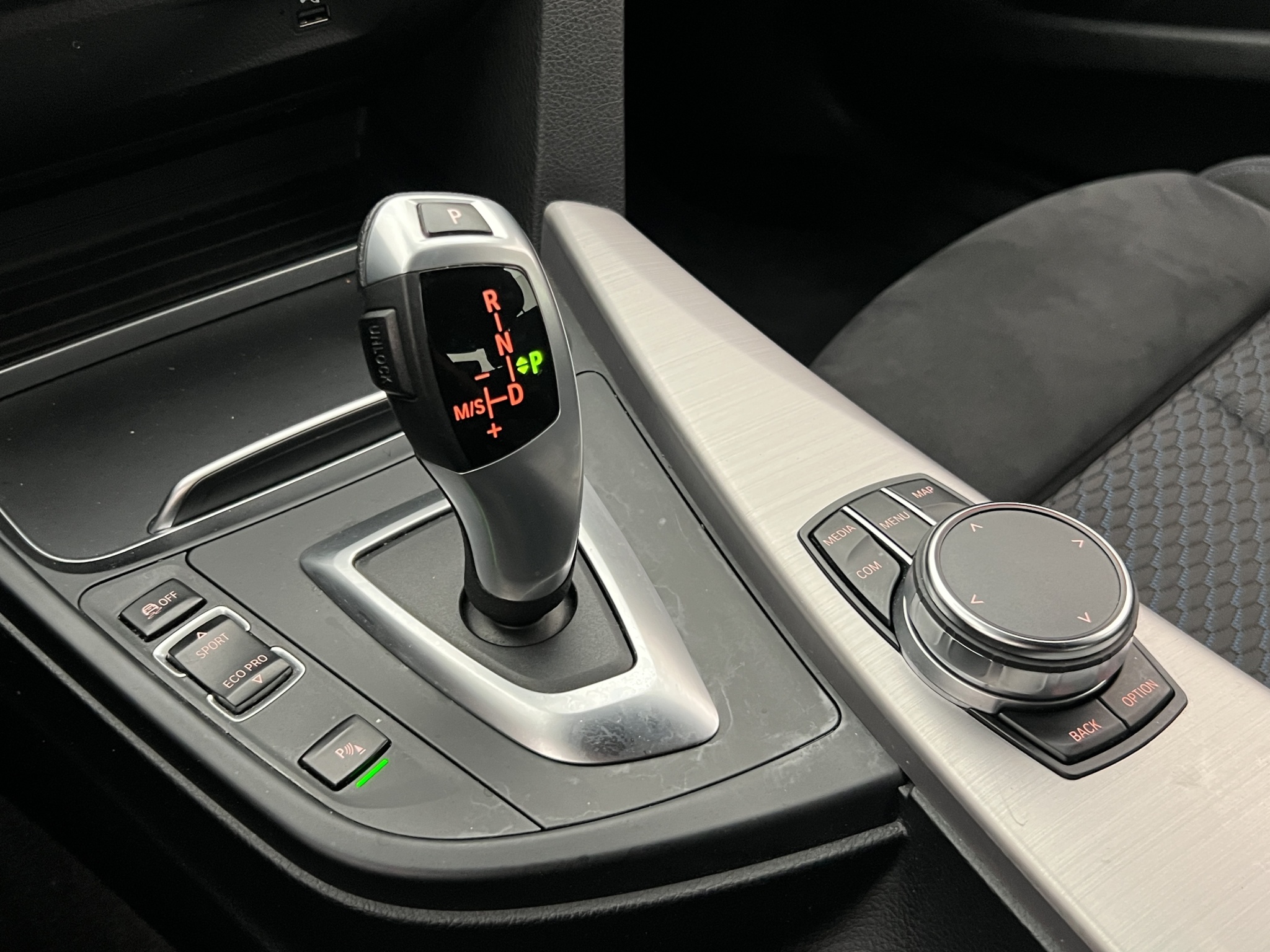 Bmw 330i 2018 - miniatyr 22