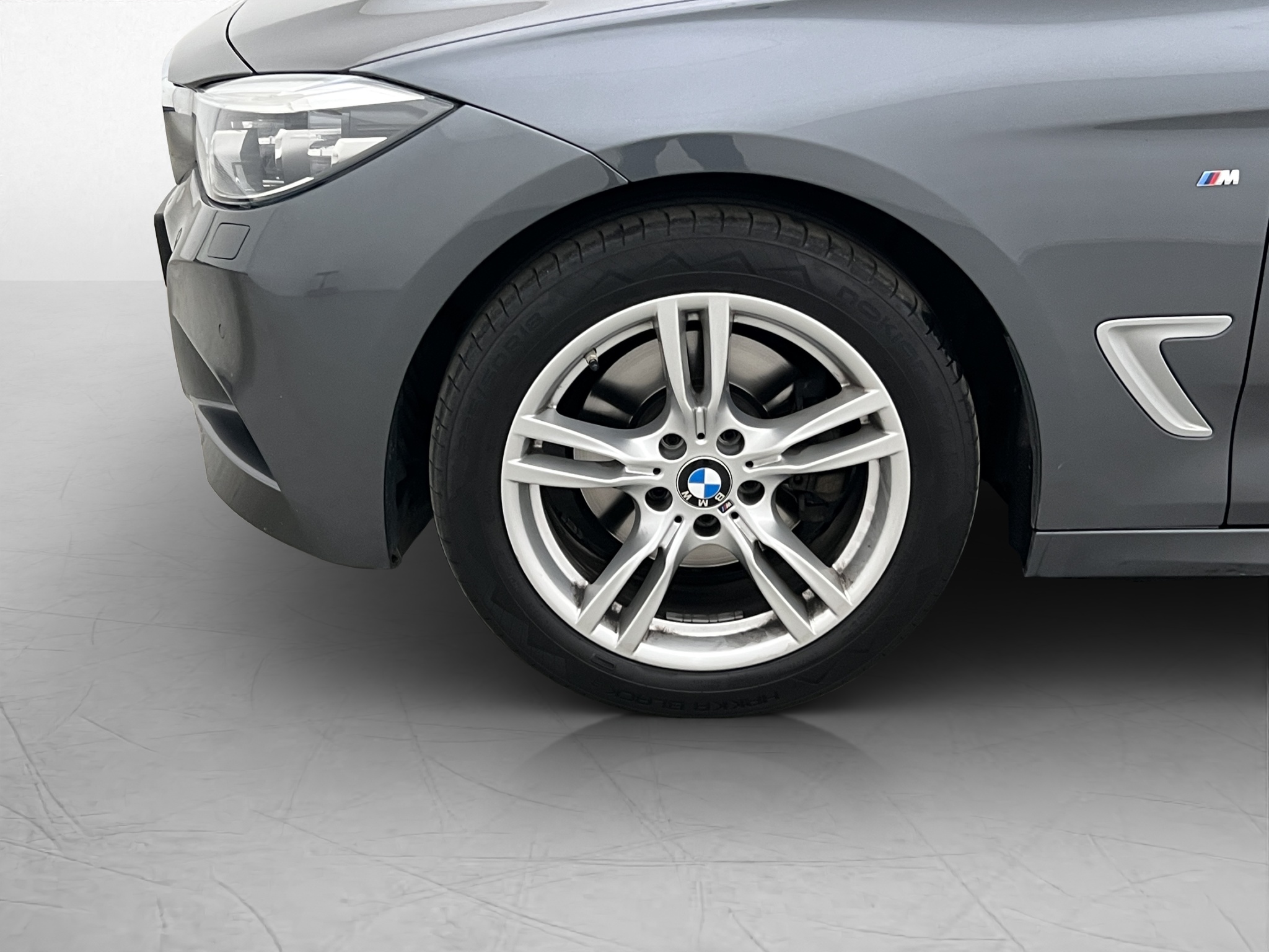 Bmw 330i 2018 - miniatyr 27
