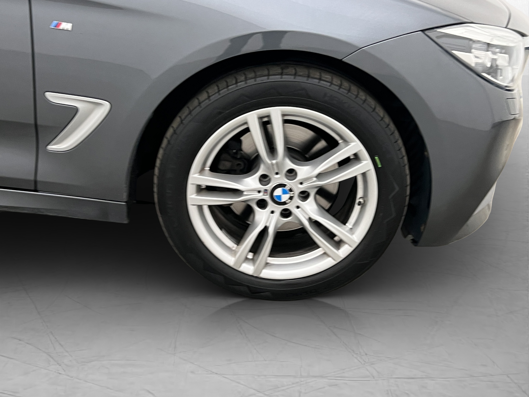 Bmw 330i 2018 - miniatyr 30
