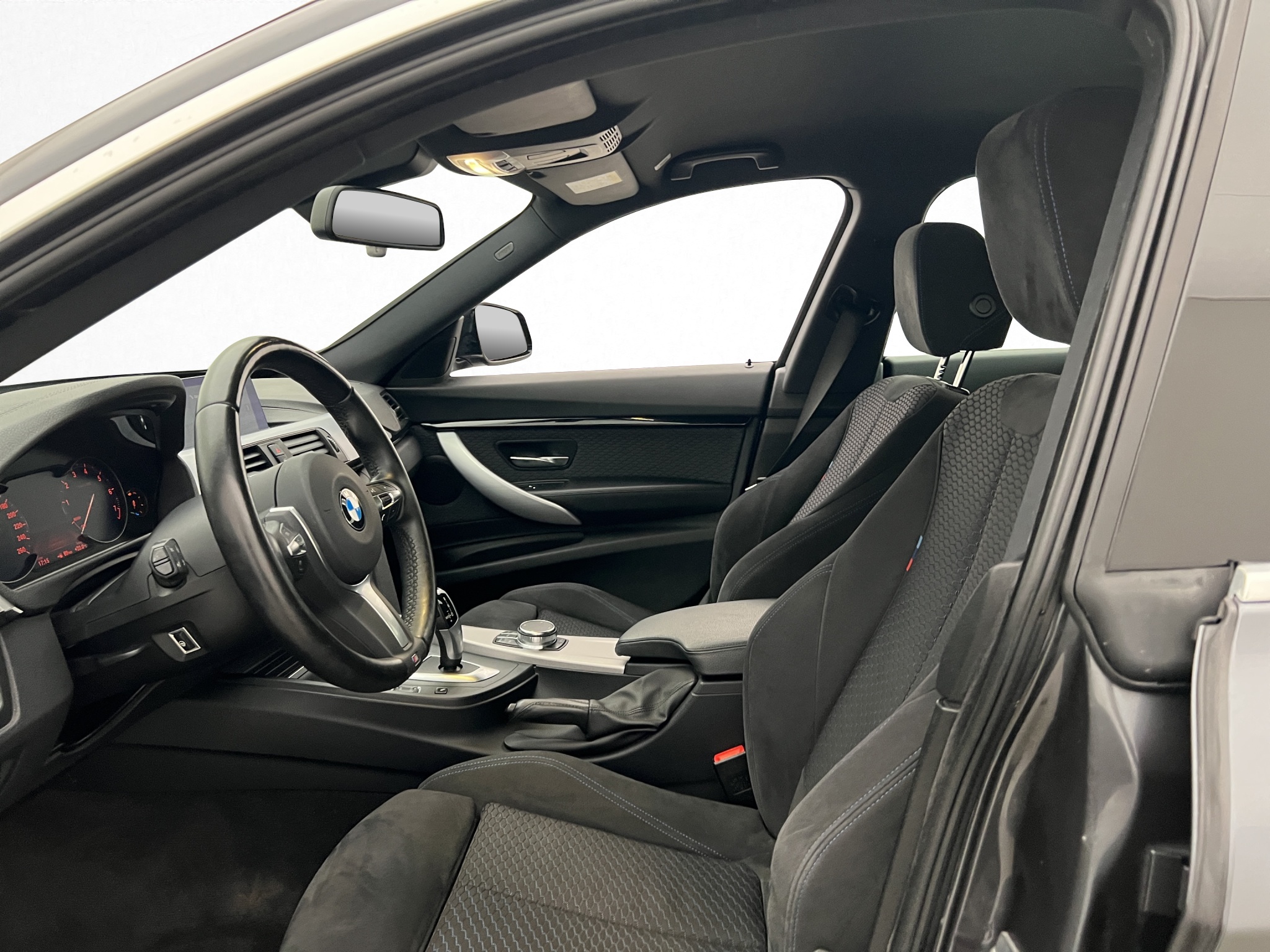 Bmw 330i 2018 - miniatyr 4