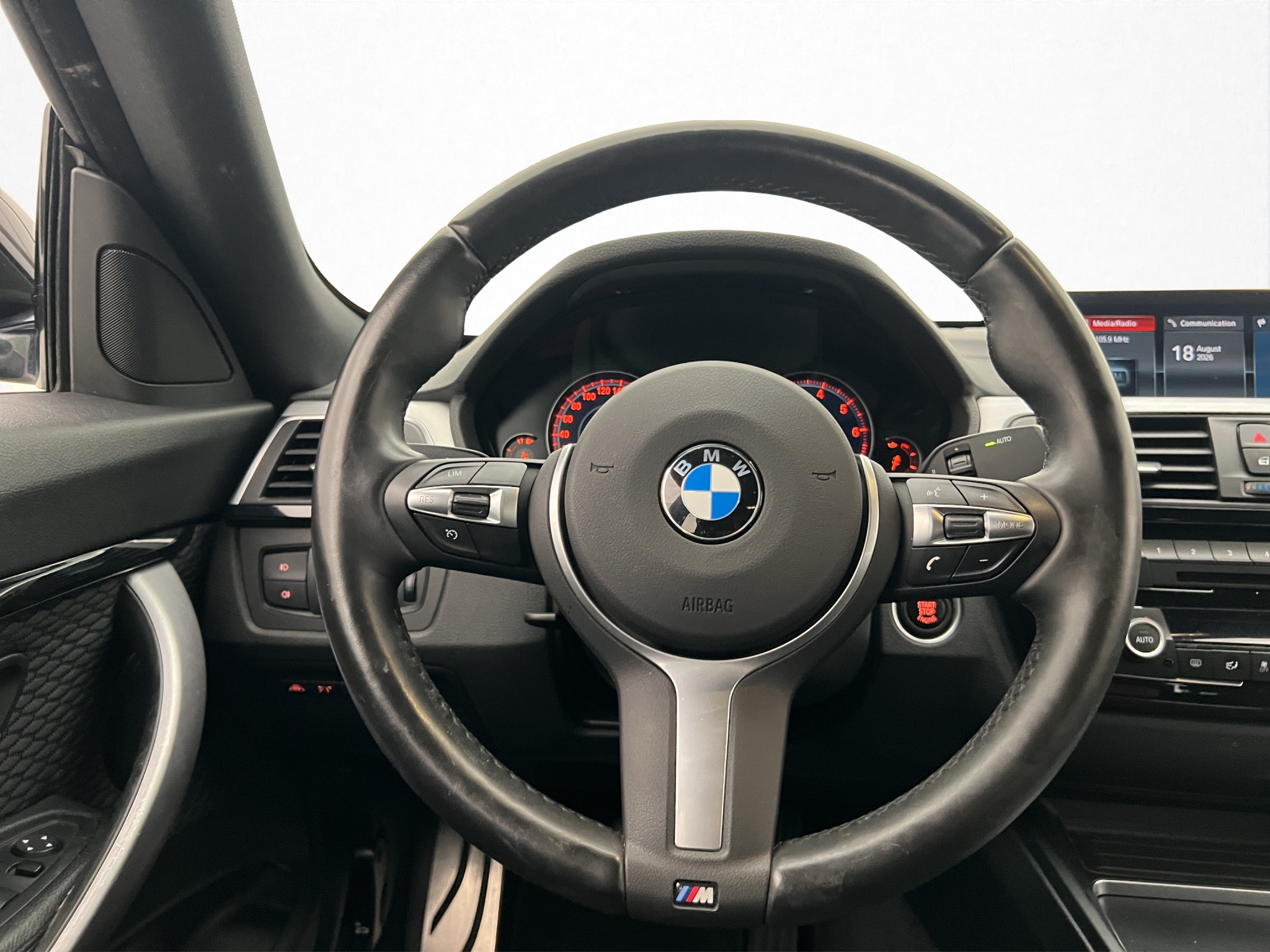 Bmw 330i 2018 - miniatyr 8