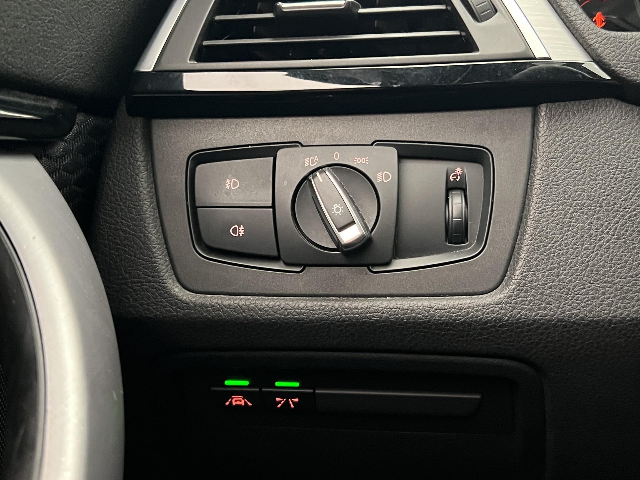 Bmw 330i 2018 - miniatyr 10