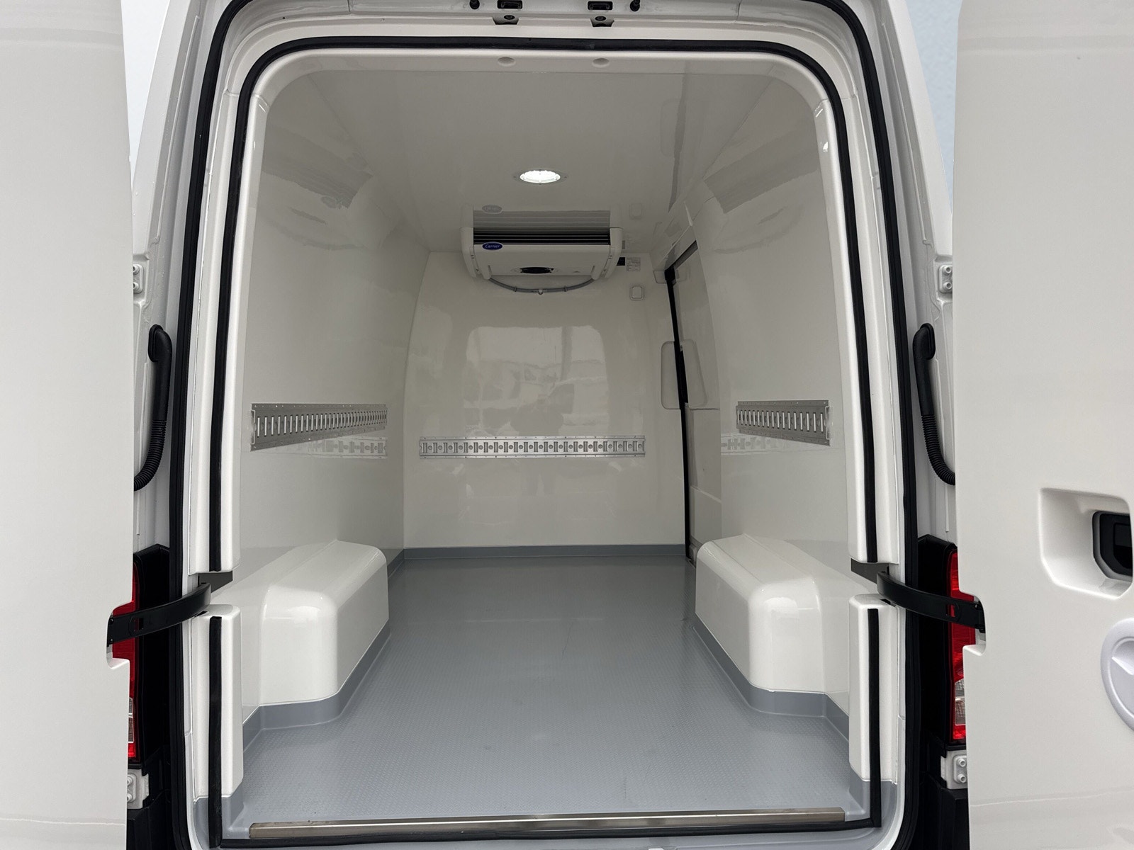 Volkswagen Crafter 20 TDI Automat Crafter 2,0 TDI Automat Kylbil 2026 - miniatyr 11