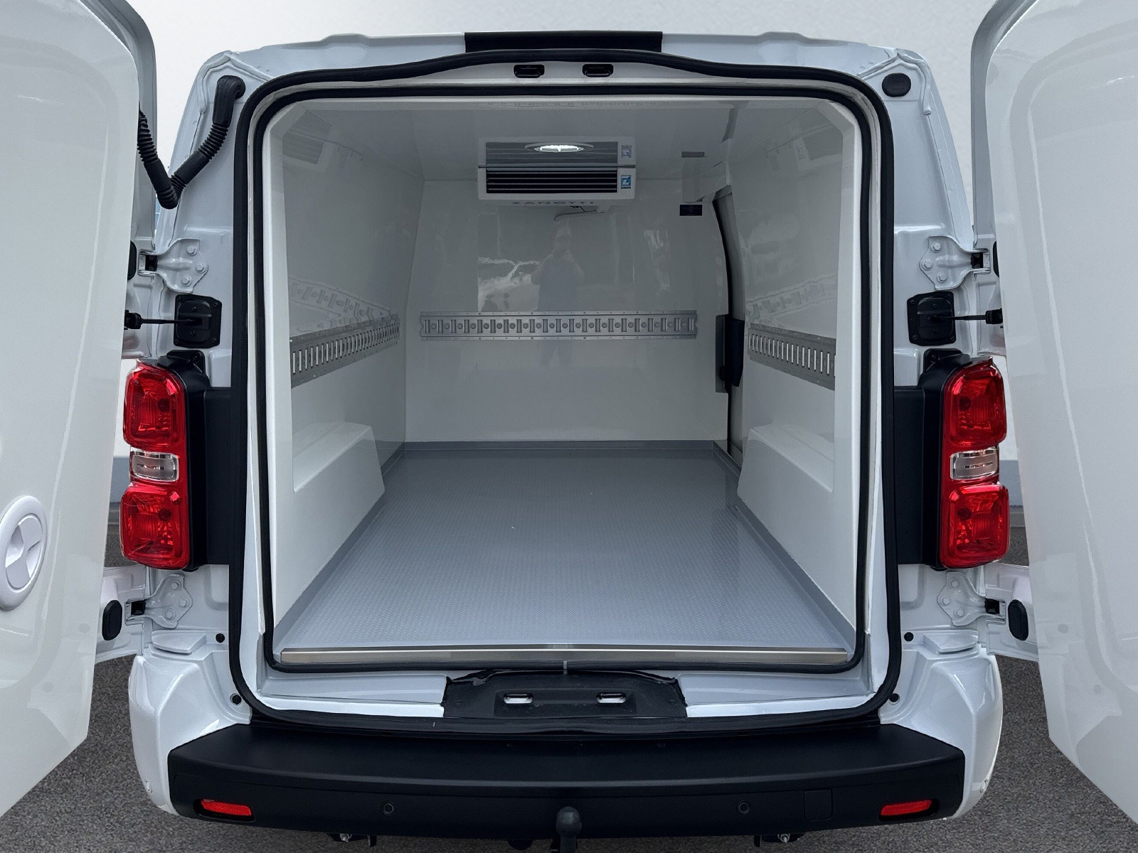 Opel Vivaro L3-H1 2.0 BlueHDi 145 Euro 6 Kylbil 2025 - miniatyr 11