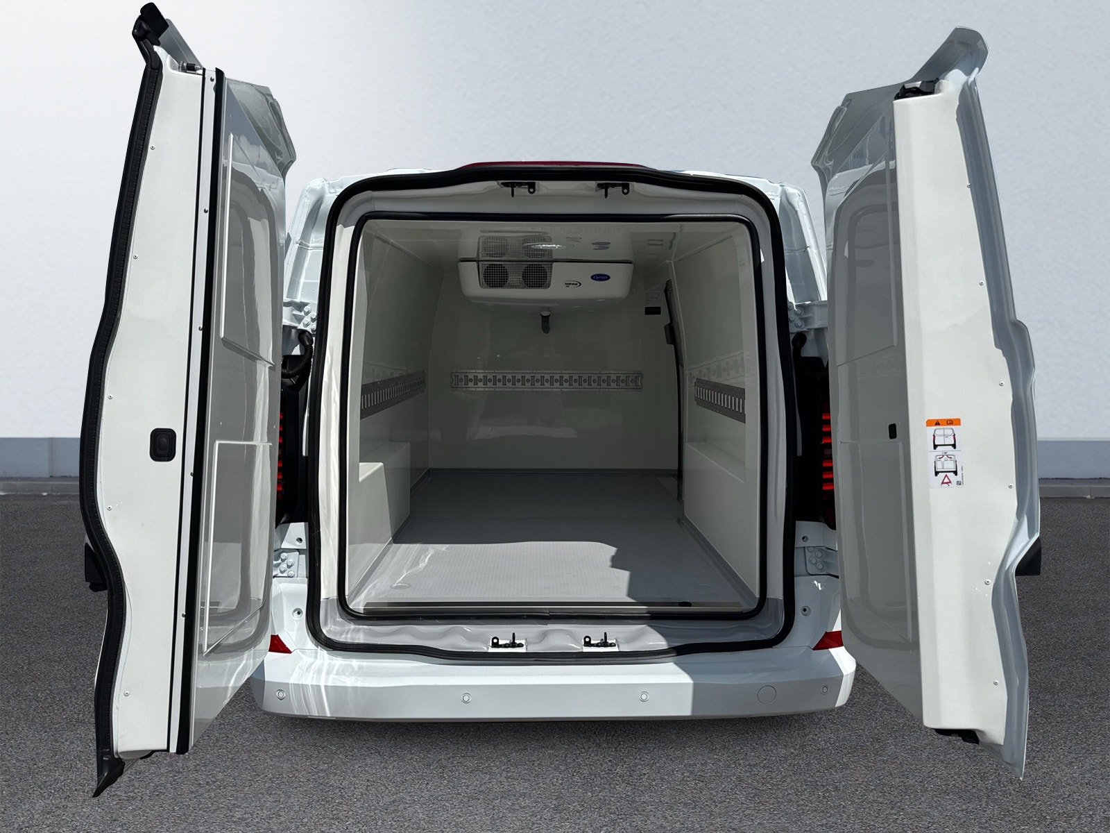 Volkswagen Transporter T7 20 TDI 150 hk AUT Transporter T7 2,0 TDI 150 hk AUT Kylbil 2026 - miniatyr 11
