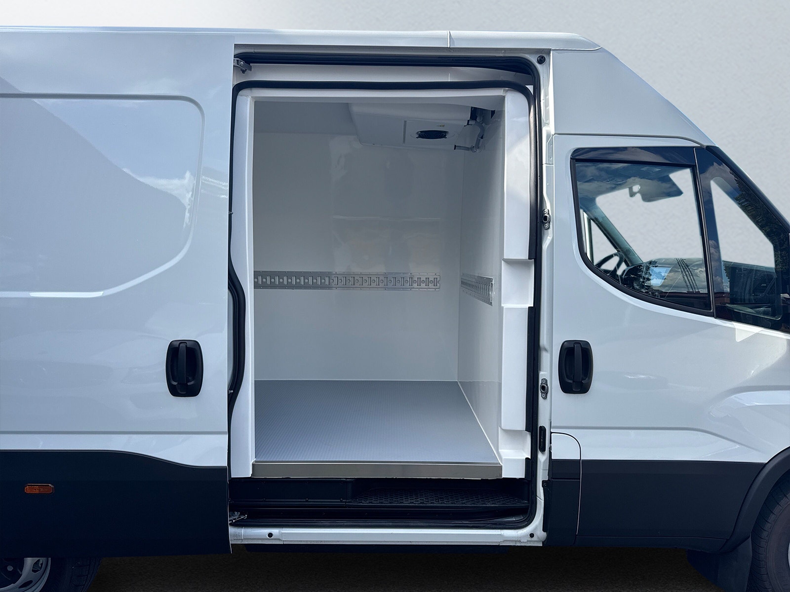 Iveco Daily 38S14GA8 V 12m3 Kylbil gasbil CNG 2026 - miniatyr 12