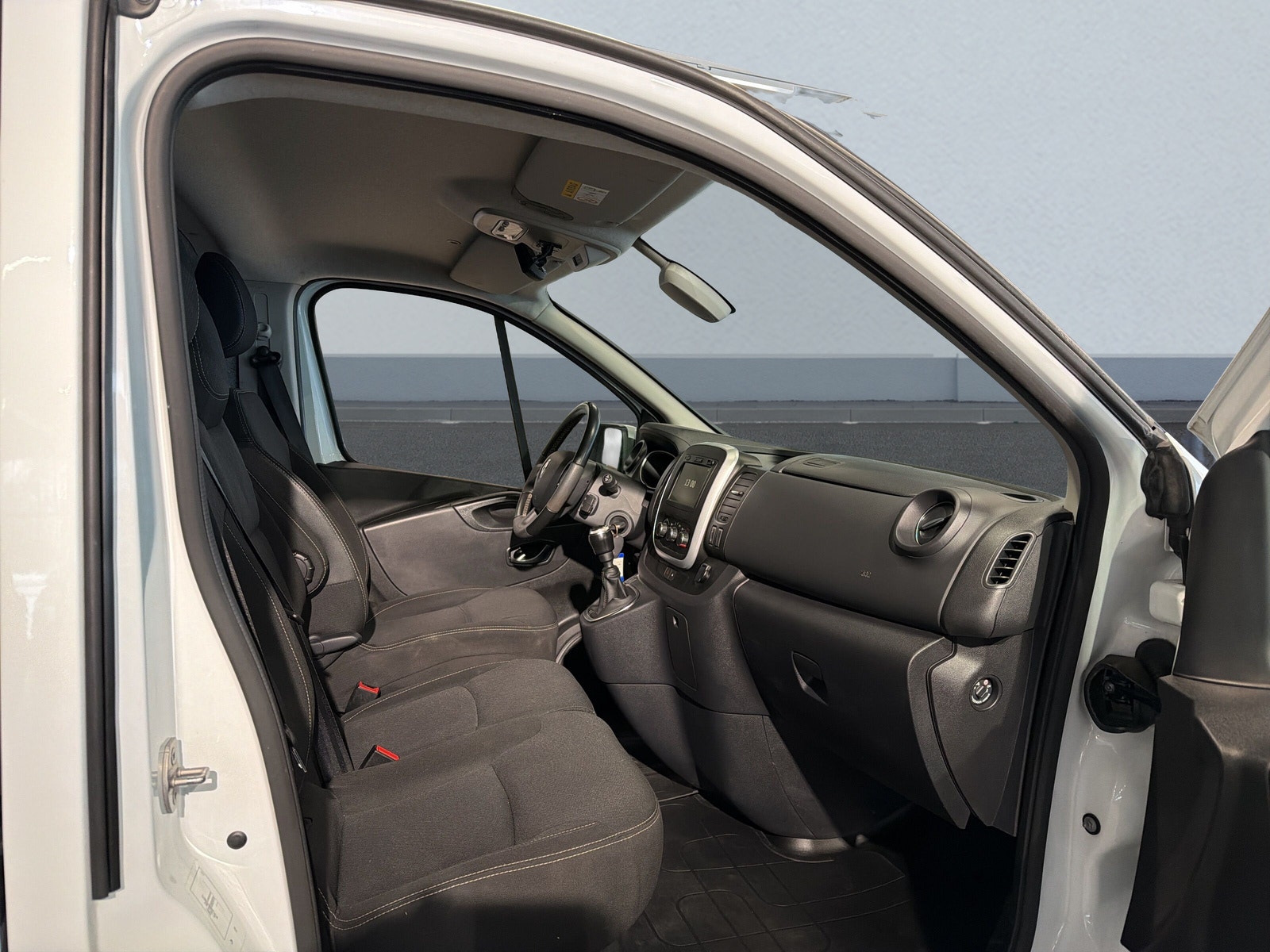 Renault trafic L2-H1 Kylbil 3.0t 2.0 dCi Euro 6 2022 - miniatyr 6