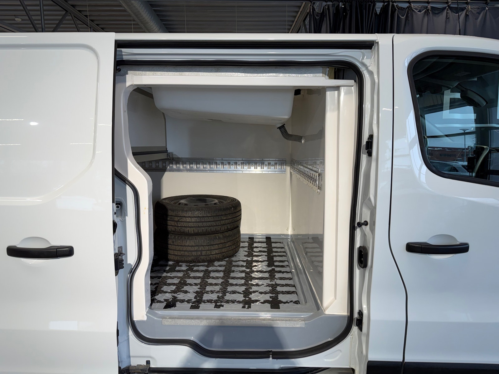 Renault trafic L2-H1 Kylbil 3.0t 2.0 dCi Euro 6 2022 - miniatyr 8