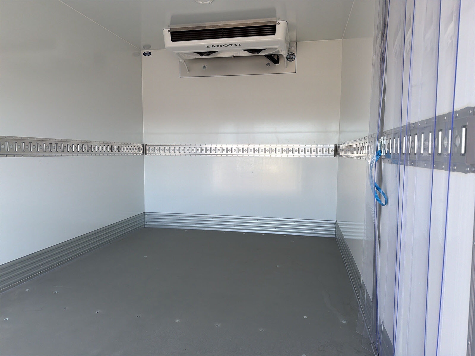 Volkswagen Crafter 35 L3 20 l TDI EU6 130 kW Automat Crafter 35 L3 2,0 l TDI EU6 130 kW Automat Kylbil 2026 - miniatyr 13