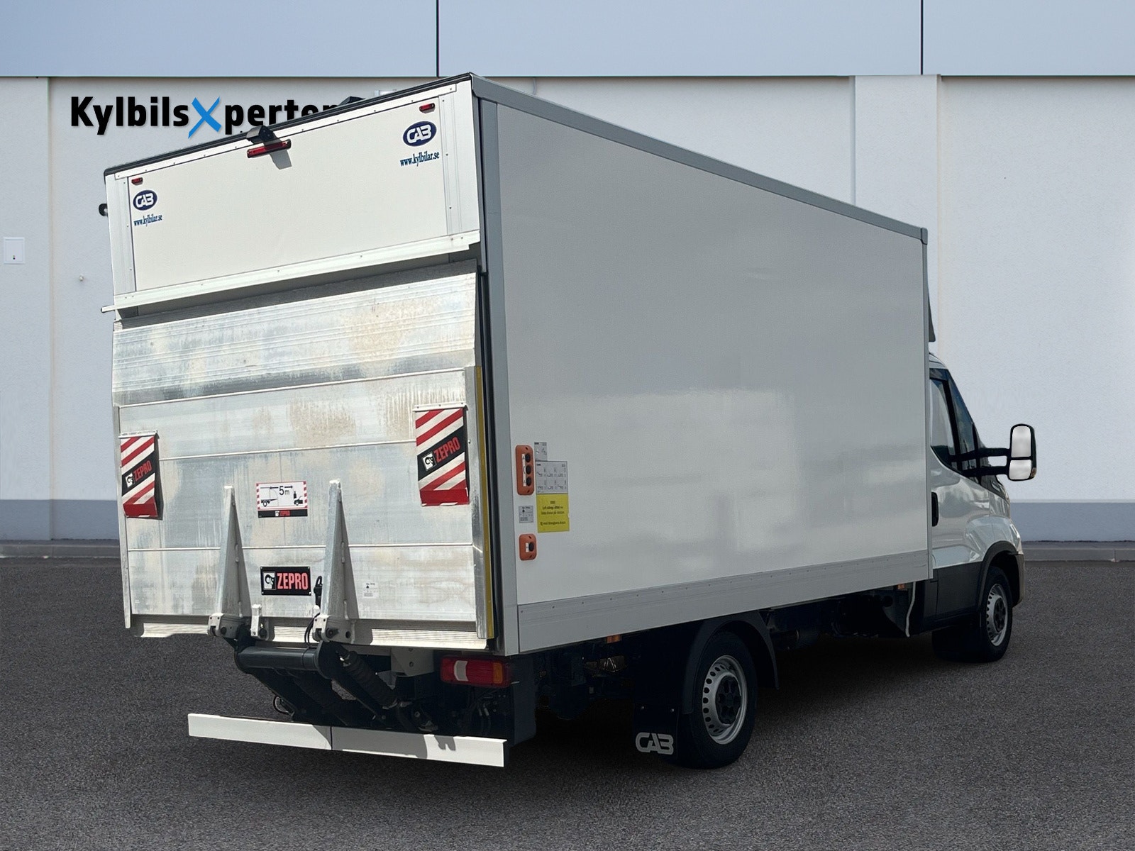 Iveco Daily 35-140 2.3 JTD Hi-Matic Euro 6 Kylbil med bakgavellhiss 2024 - miniatyr 3