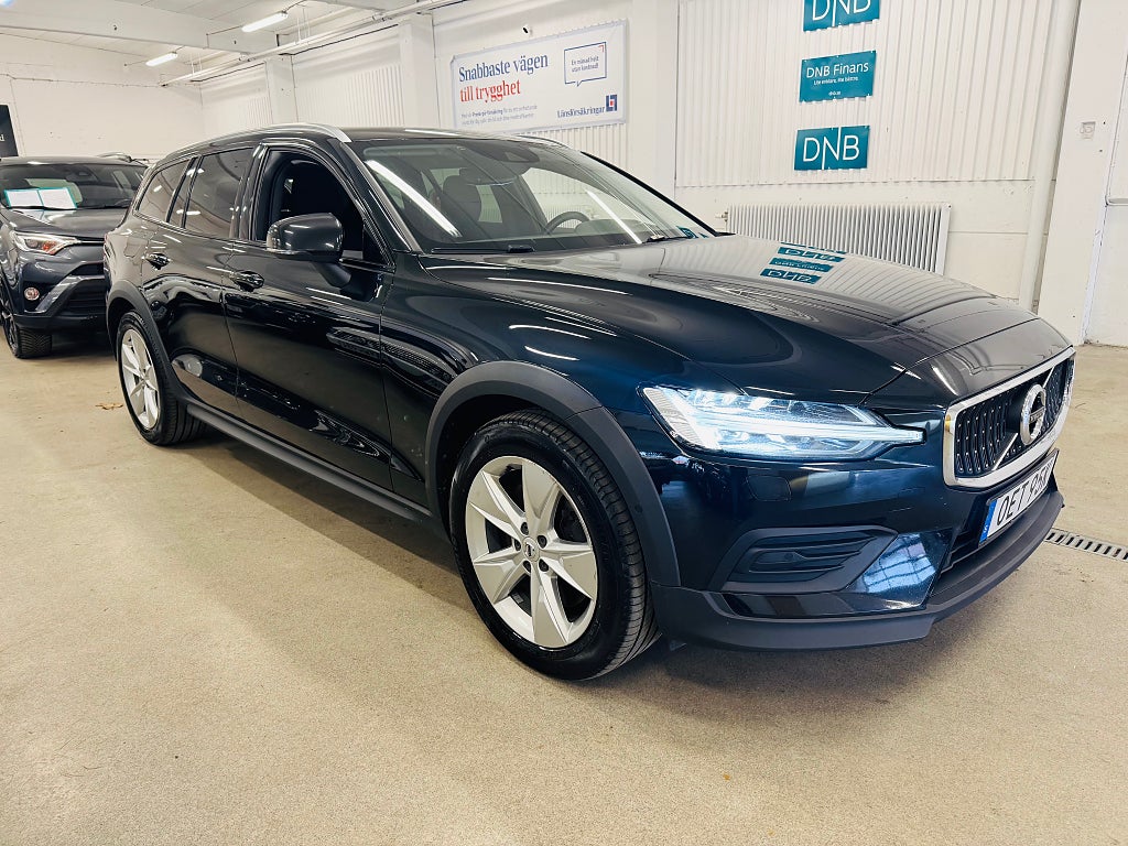 Volvo V60 Cross Country 2022 - miniatyr 13