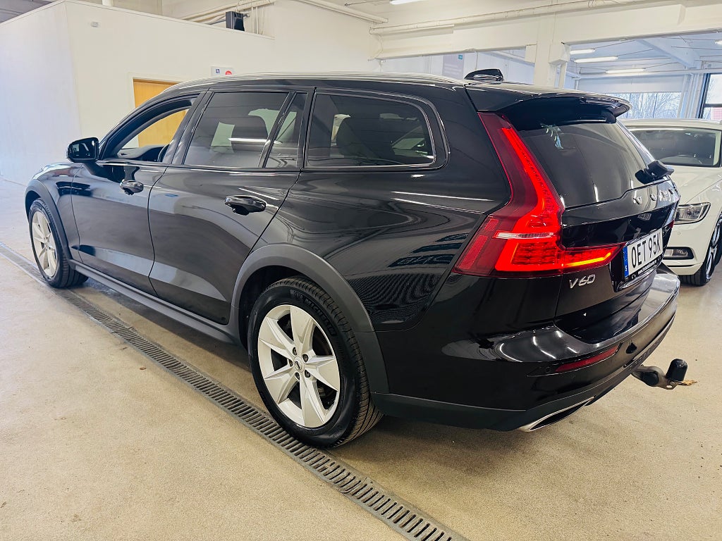 Volvo V60 Cross Country 2022 - miniatyr 16