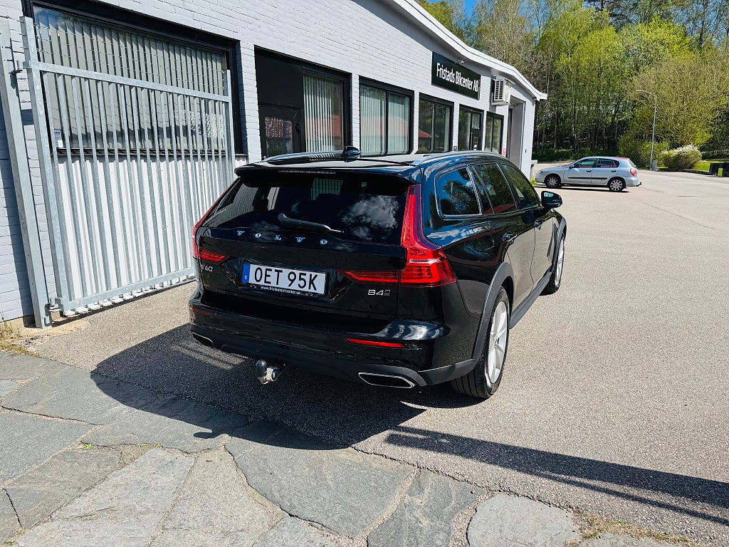 Volvo V60 Cross Country 2022 - miniatyr 3