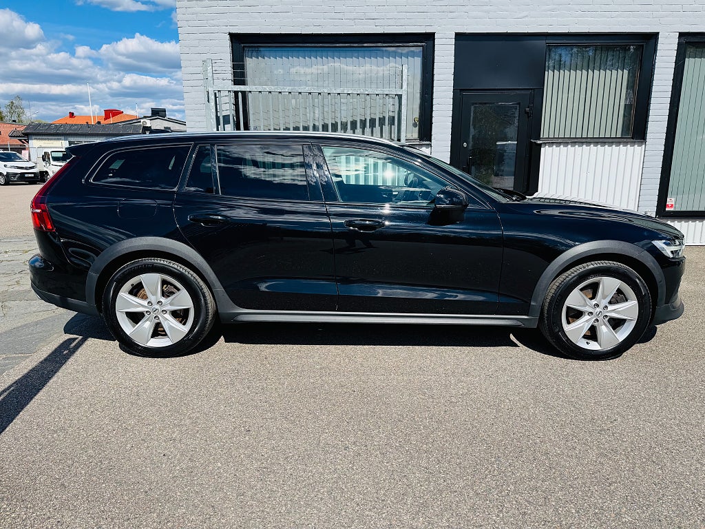 Volvo V60 Cross Country 2022 - miniatyr 10