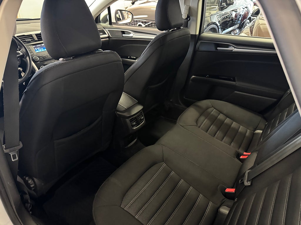 Ford Mondeo 2018 - miniatyr 17
