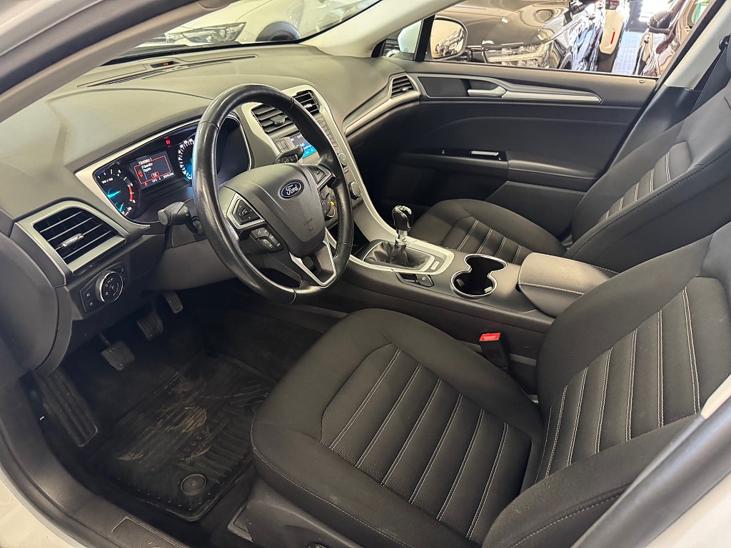 Ford Mondeo 2018 - miniatyr 18