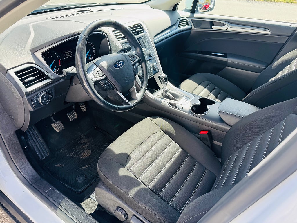 Ford Mondeo 2018 - miniatyr 8