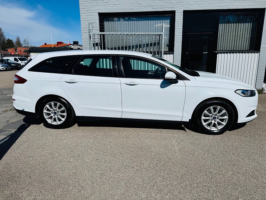 Ford Mondeo 2018 - miniatyr 10