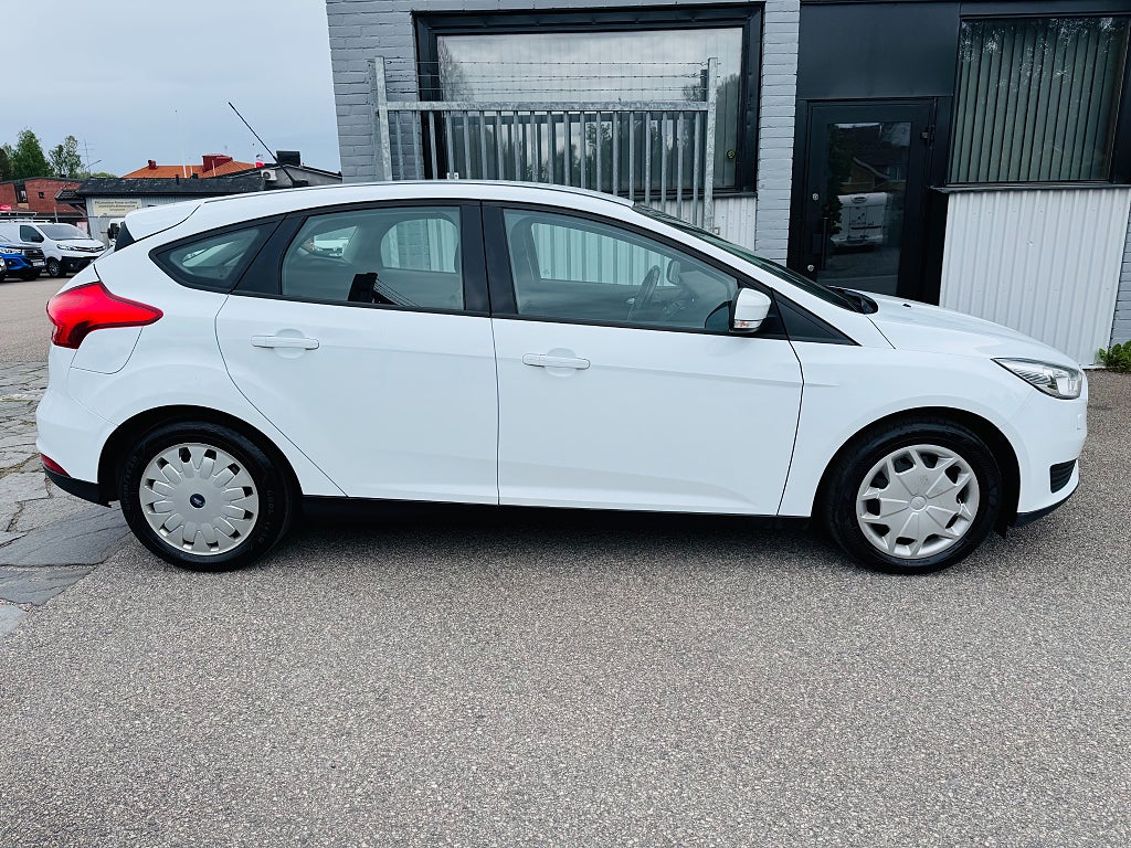 Ford Focus 2017 - miniatyr 10